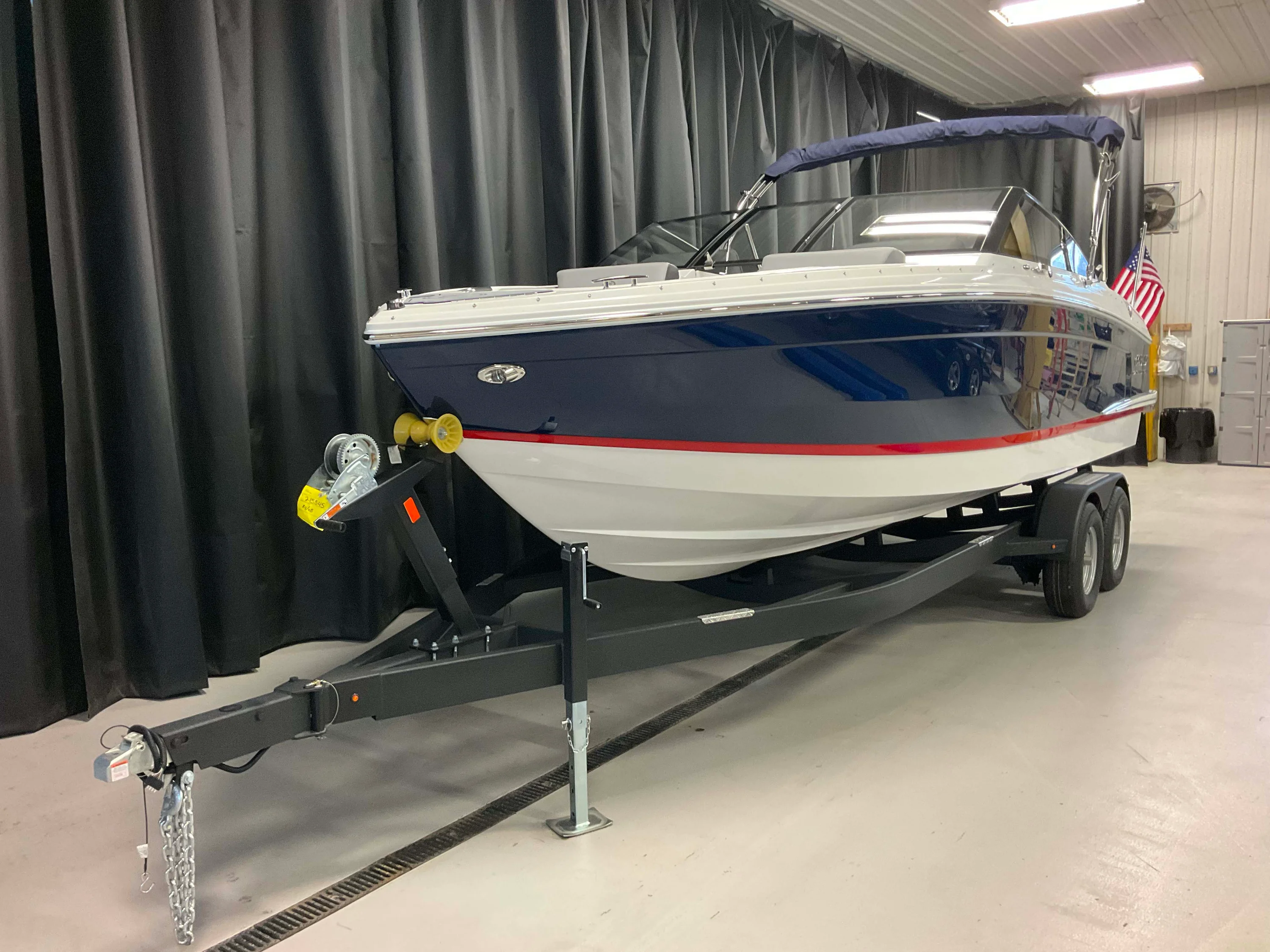 2026 Cobalt R4 Outboard Image Thumbnail #3