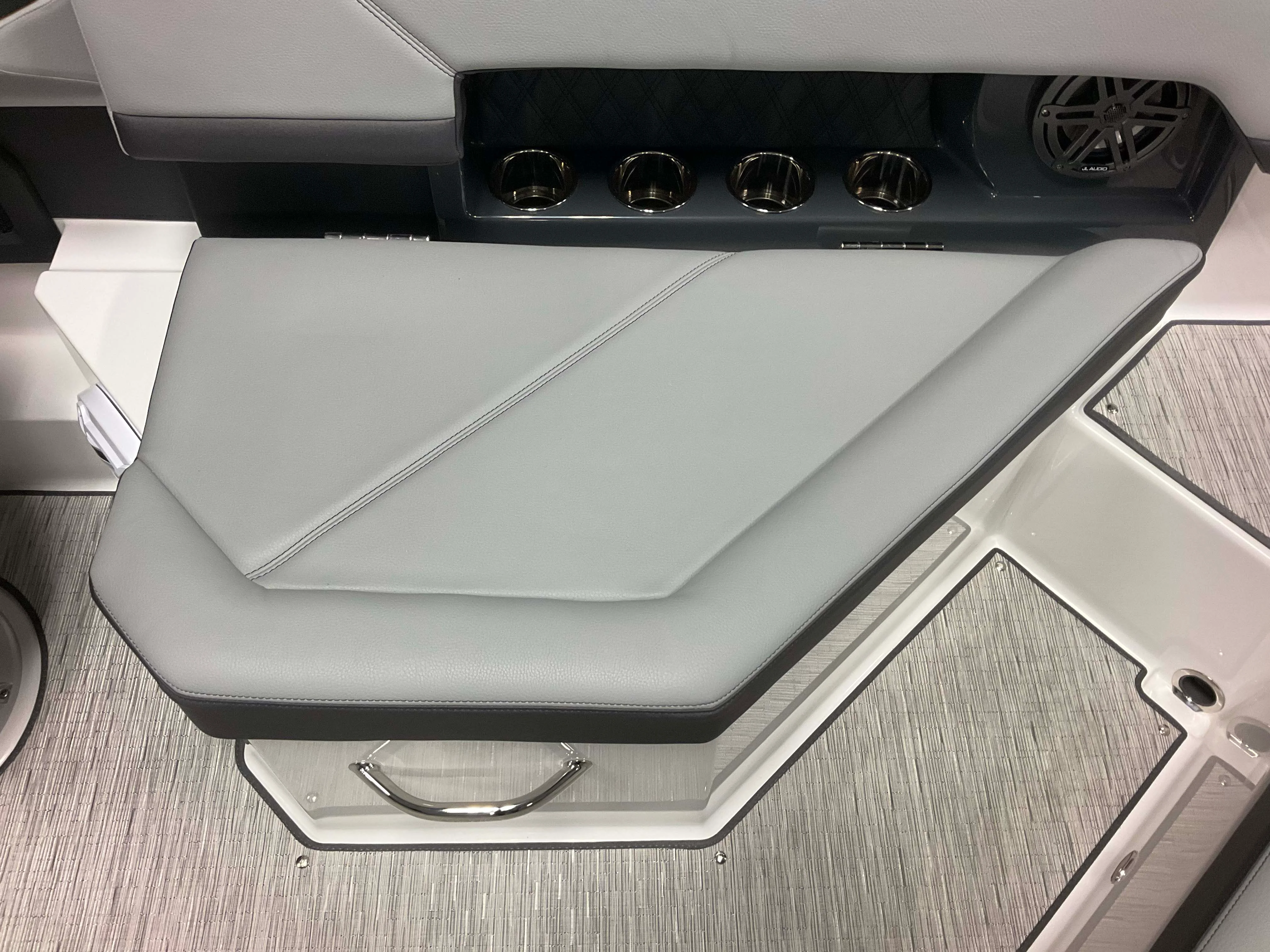 2026 Cobalt R4 Outboard Image Thumbnail #42