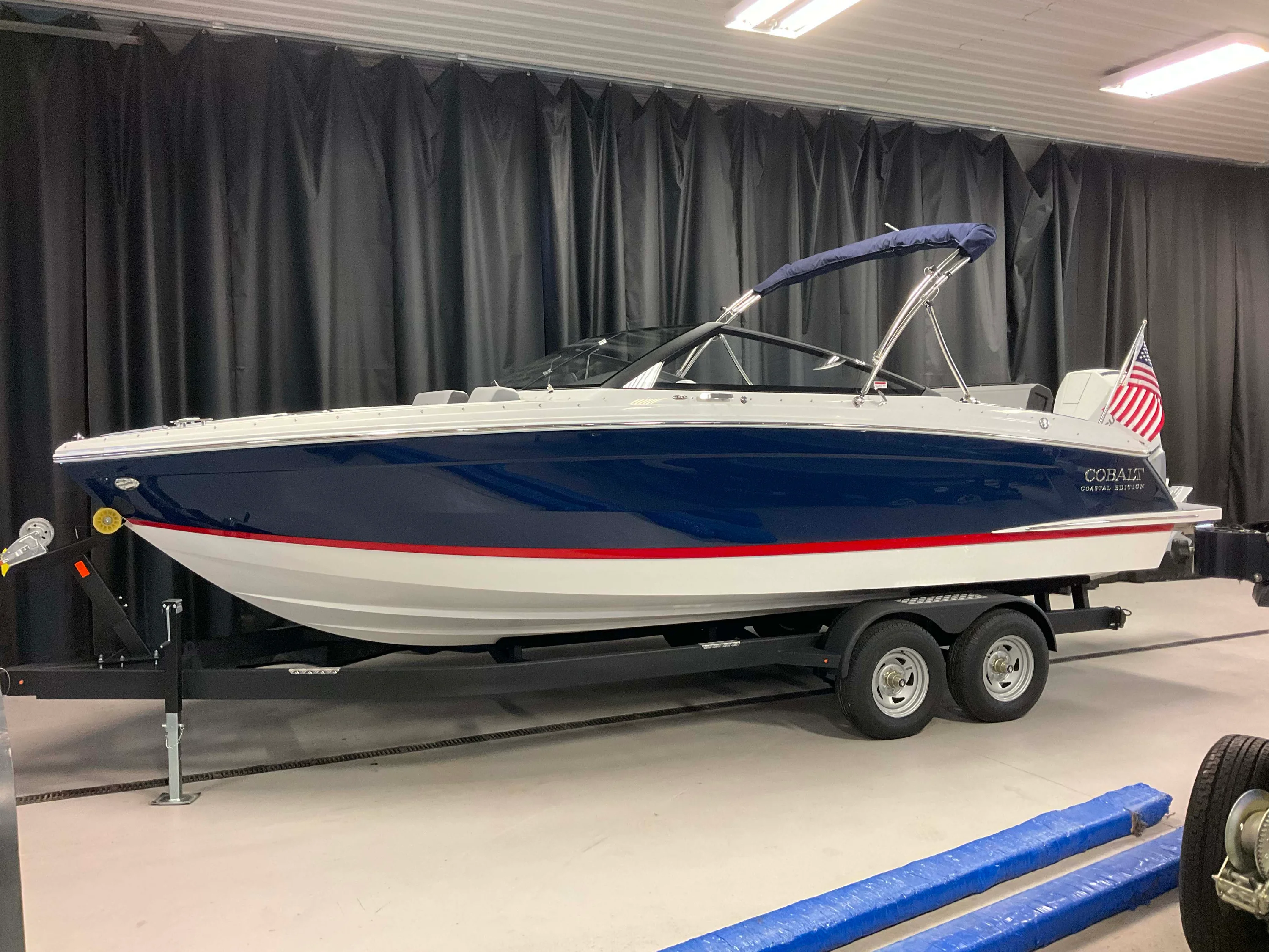 2026 Cobalt R4 Outboard Image Thumbnail #0