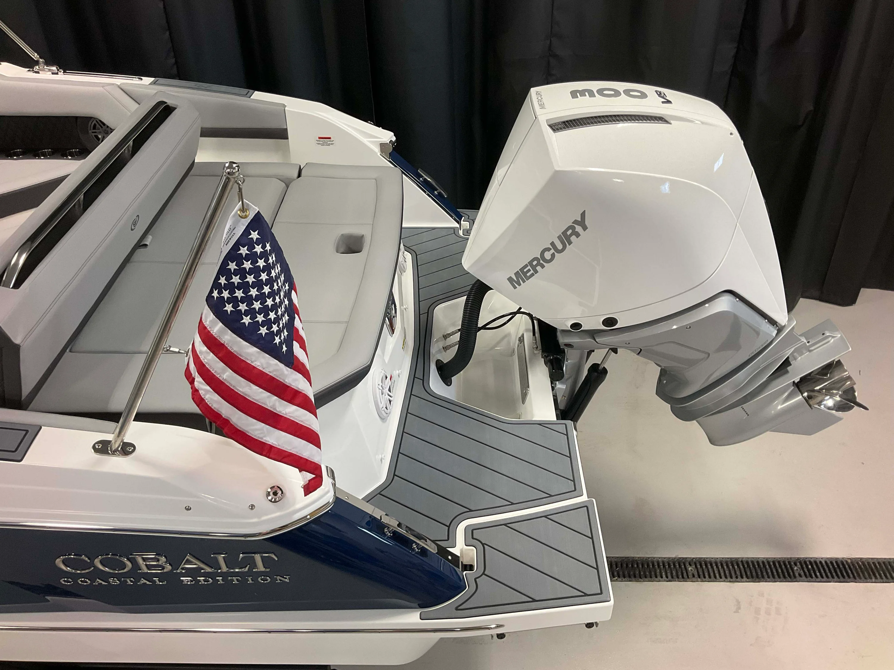 2026 Cobalt R4 Outboard Image Thumbnail #5