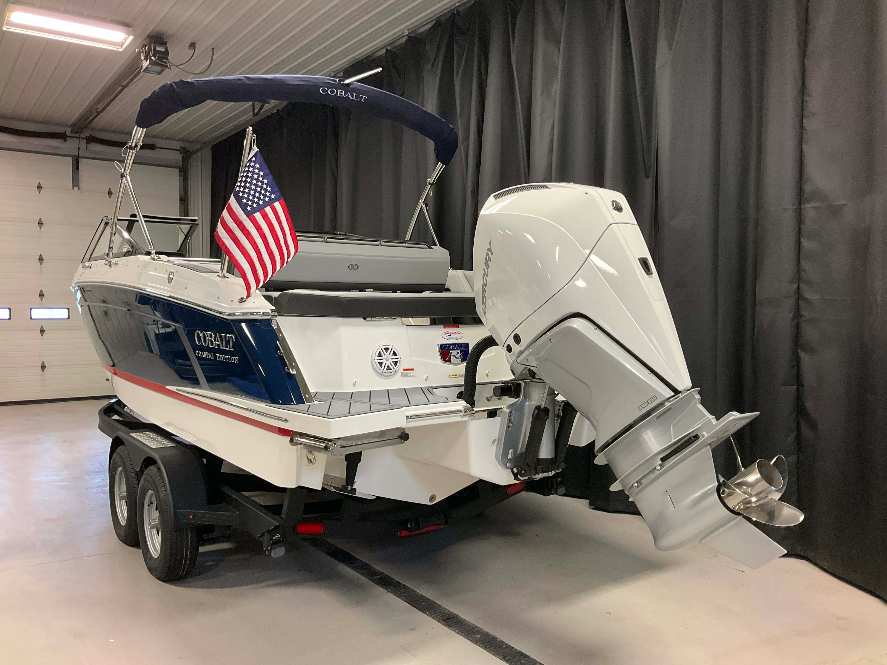 2026 Cobalt R4 Outboard Image Thumbnail #4