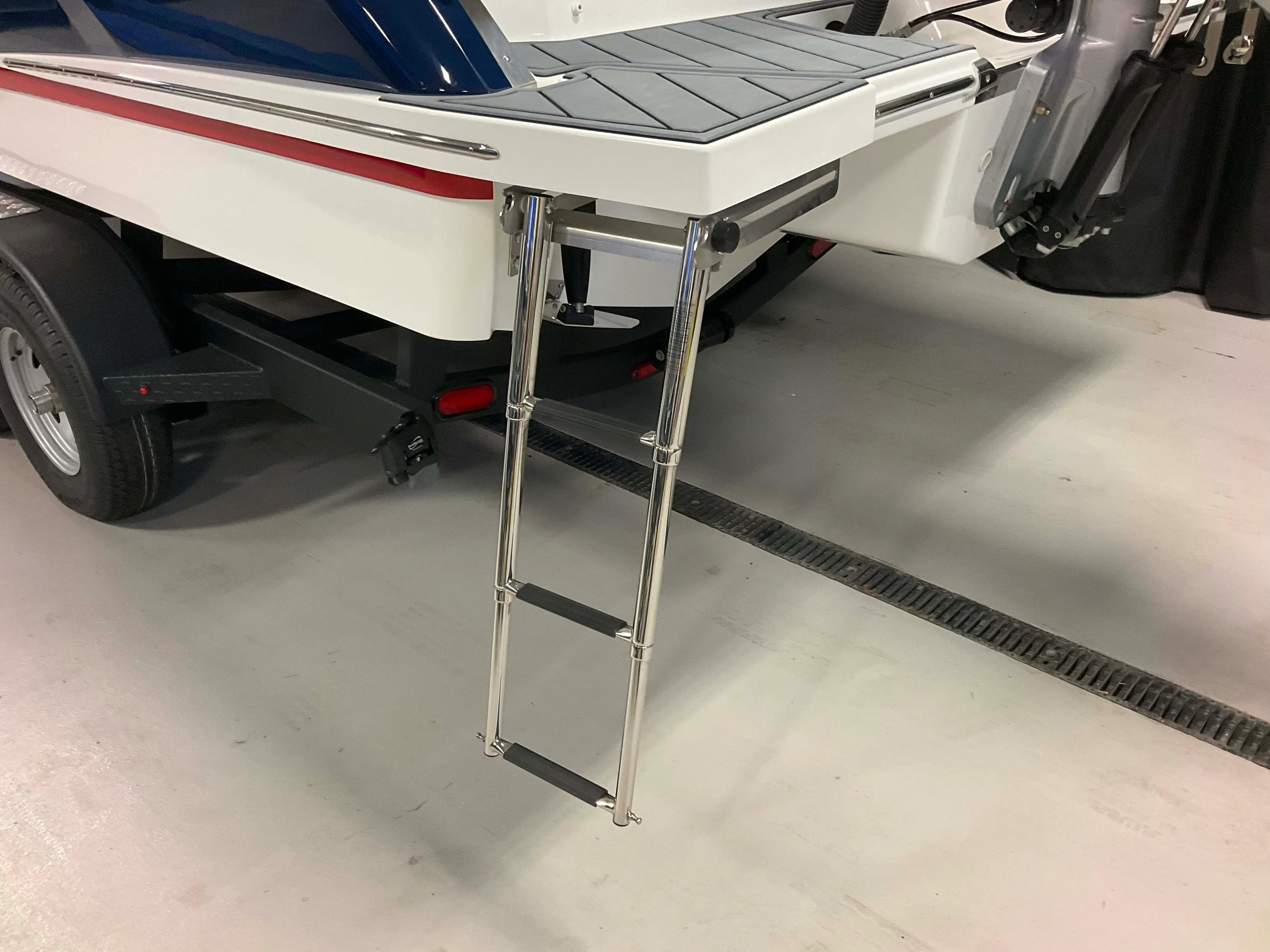 2026 Cobalt R4 Outboard Image Thumbnail #69