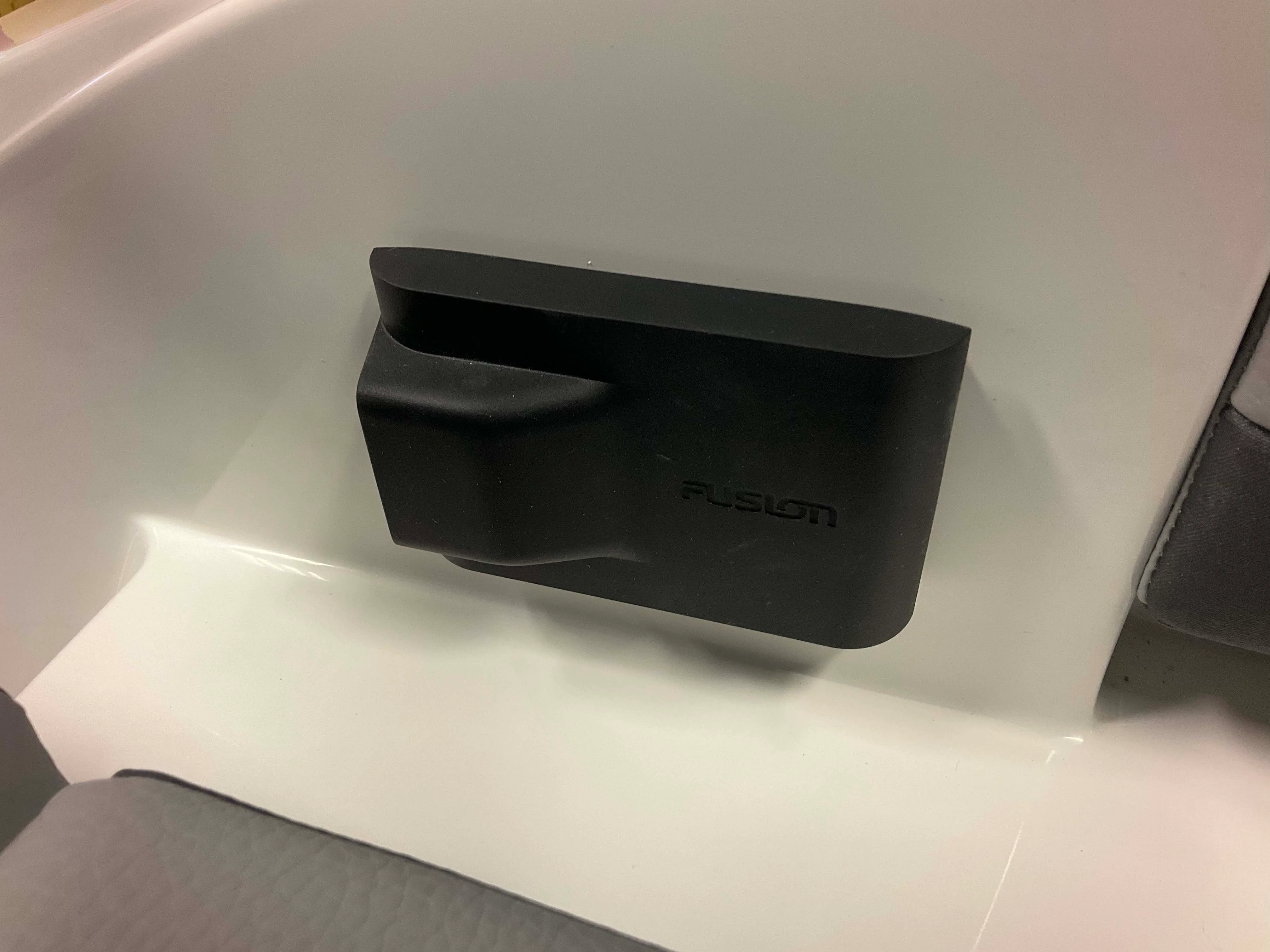 2026 Cobalt R4 Outboard Image Thumbnail #57