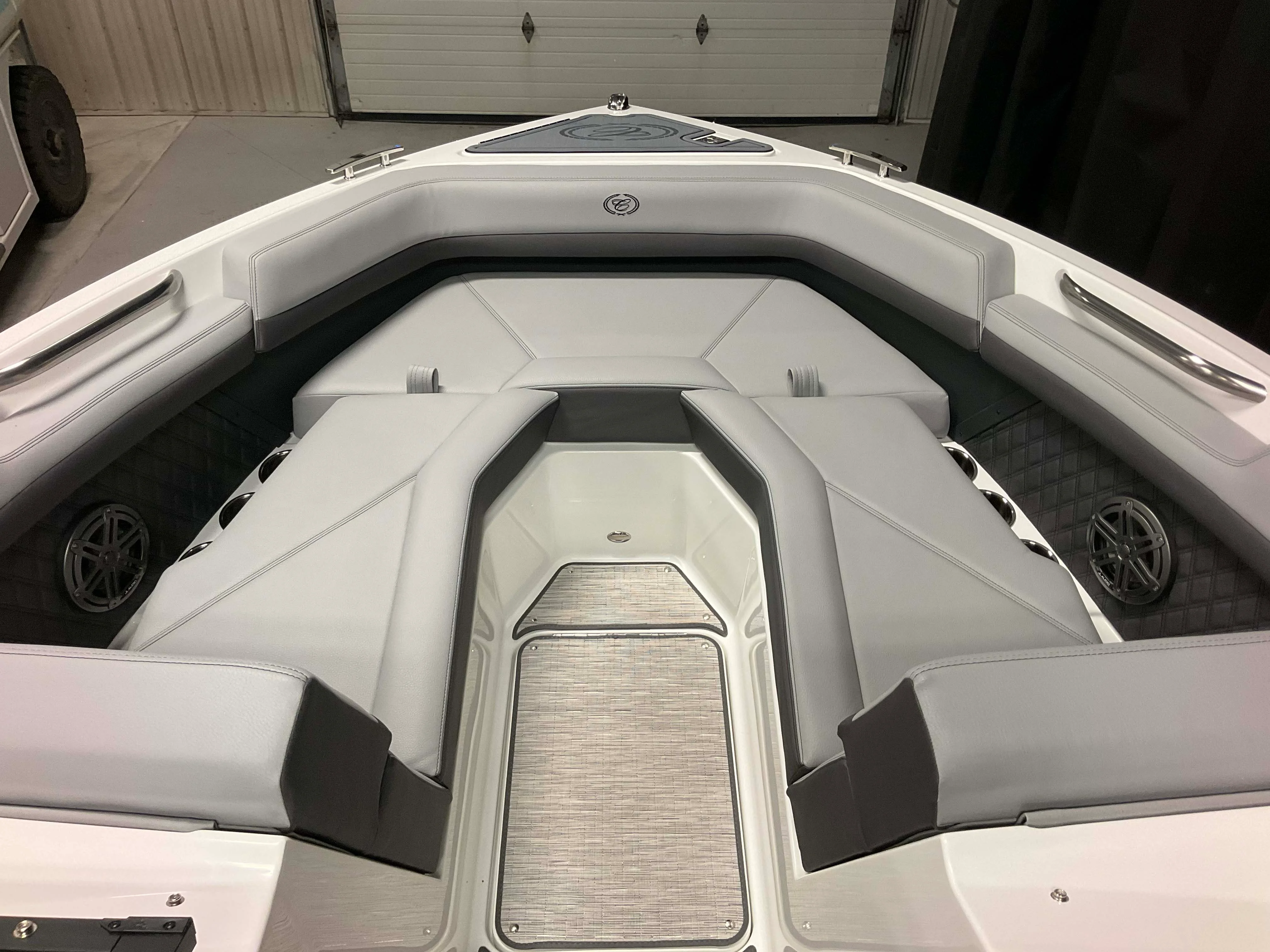 2026 Cobalt R4 Outboard Image Thumbnail #9