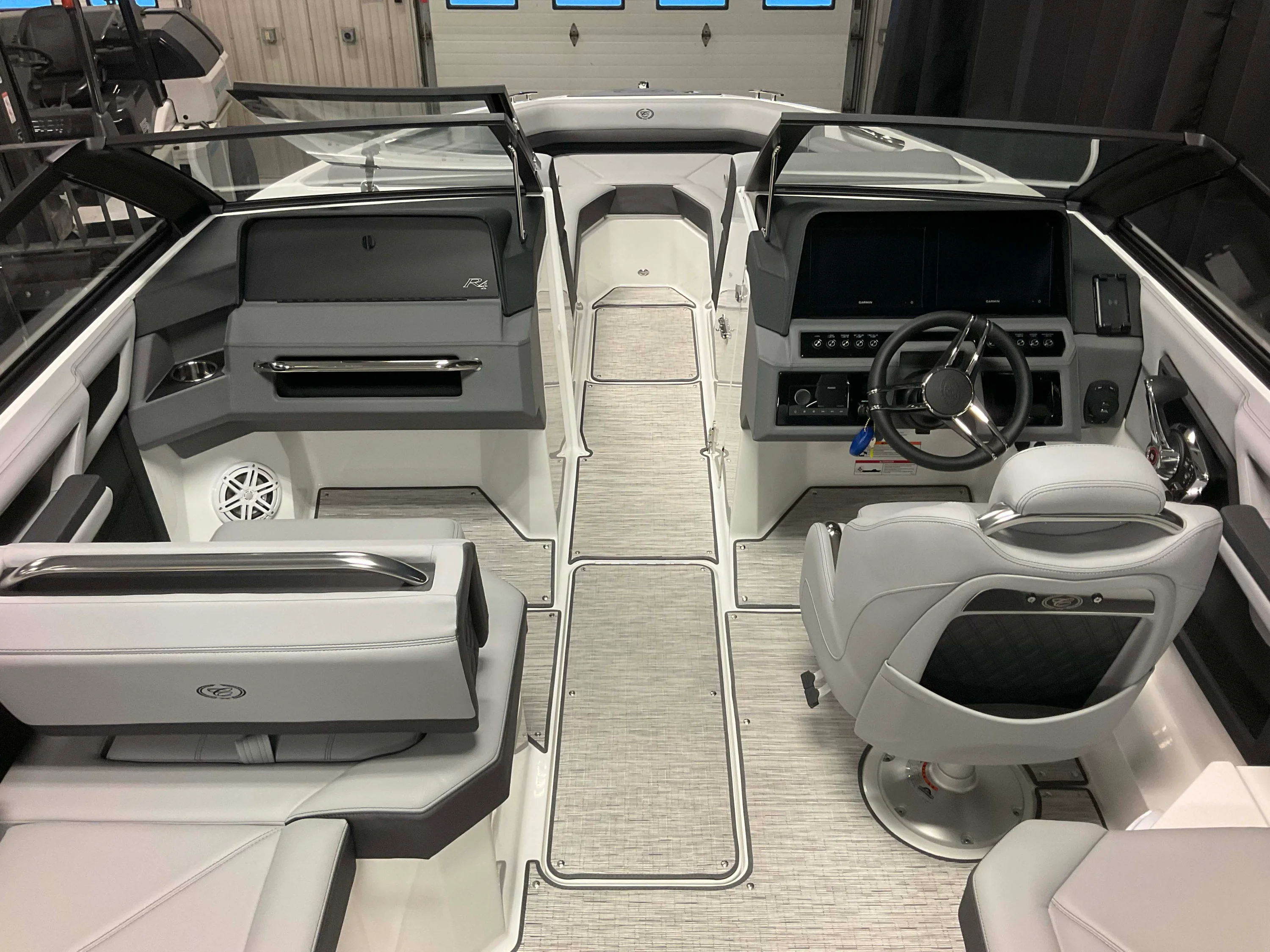 2026 Cobalt R4 Outboard Image Thumbnail #22