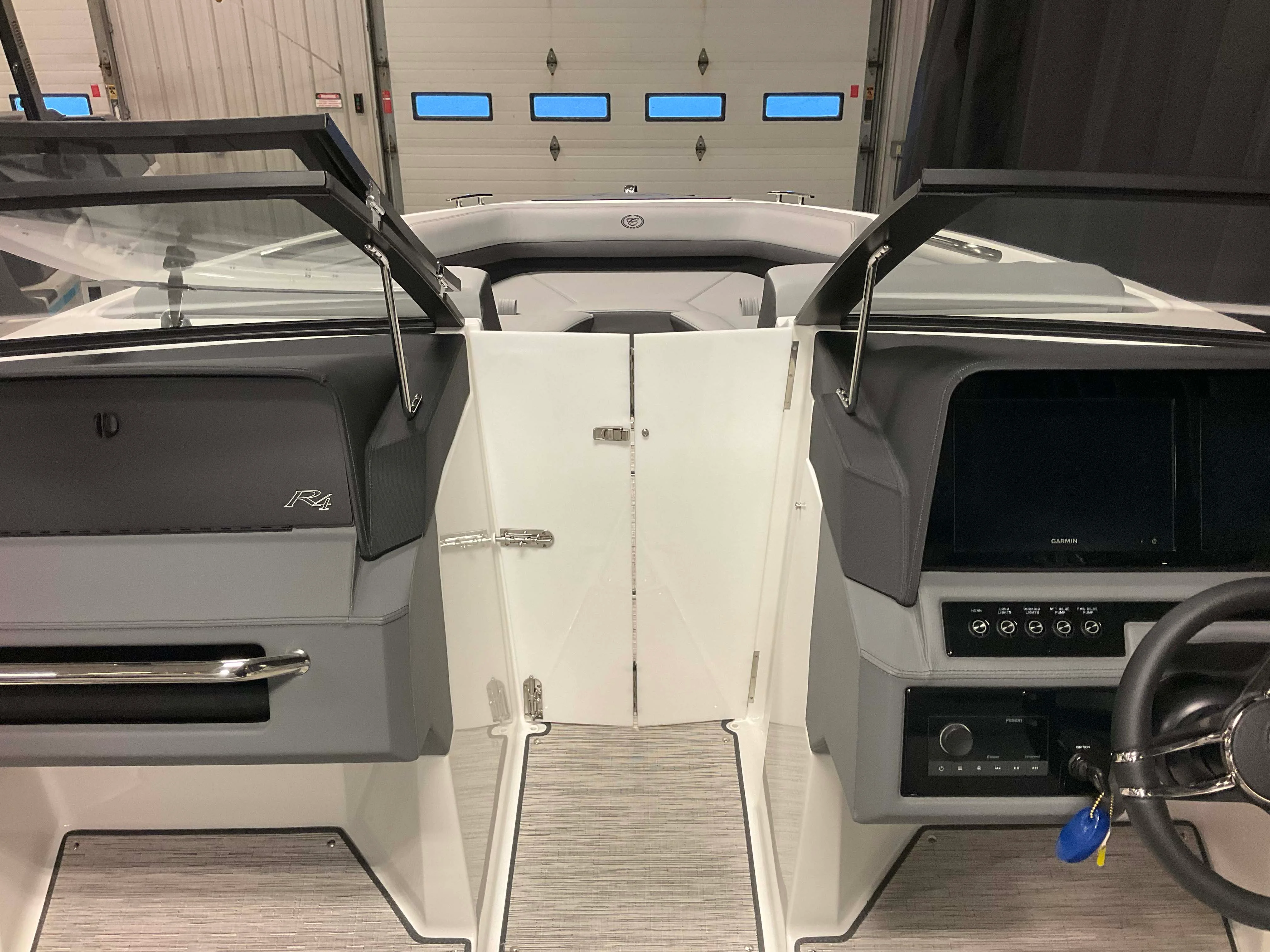 2026 Cobalt R4 Outboard Image Thumbnail #25