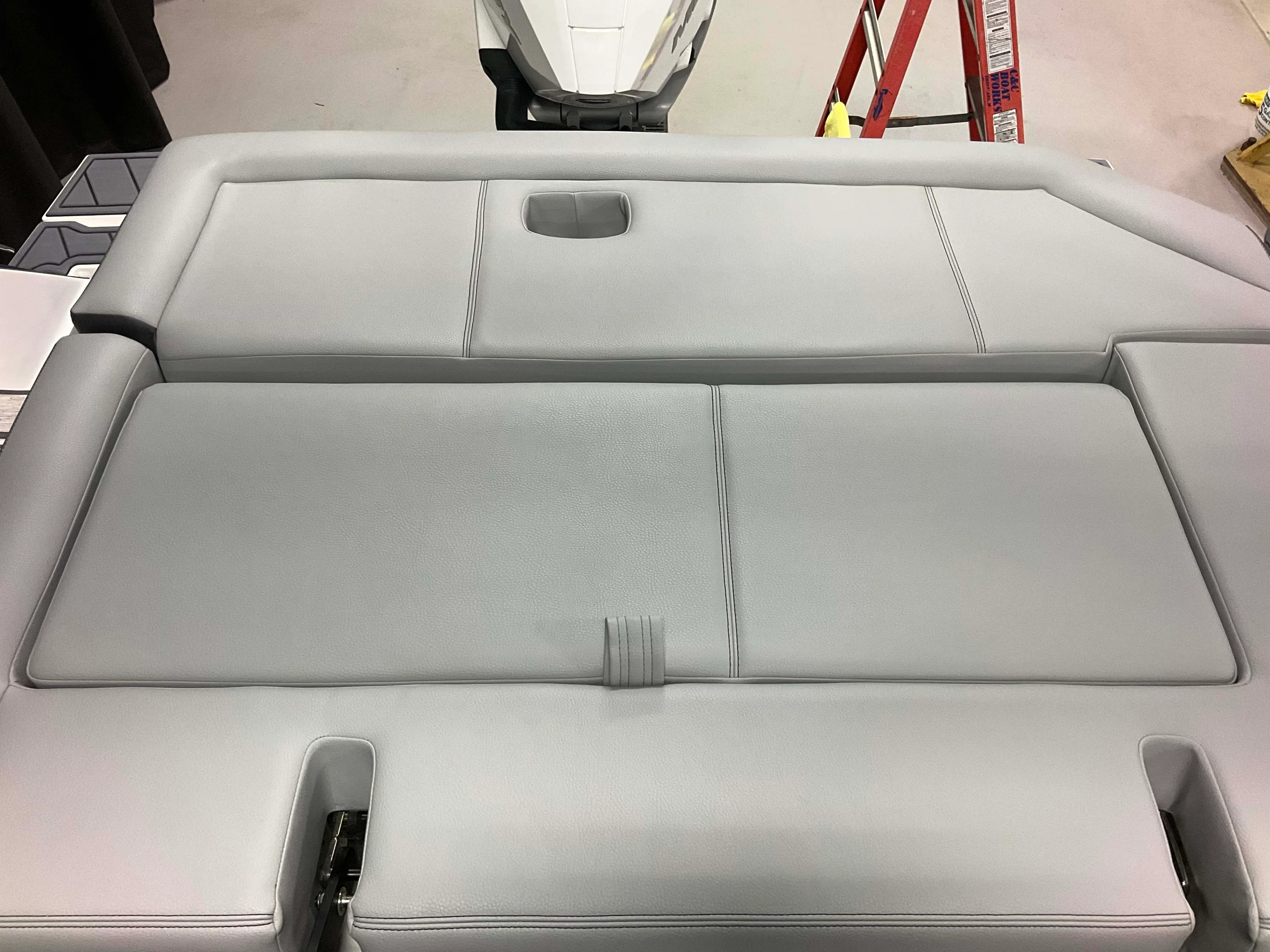 2026 Cobalt R4 Outboard Image Thumbnail #52