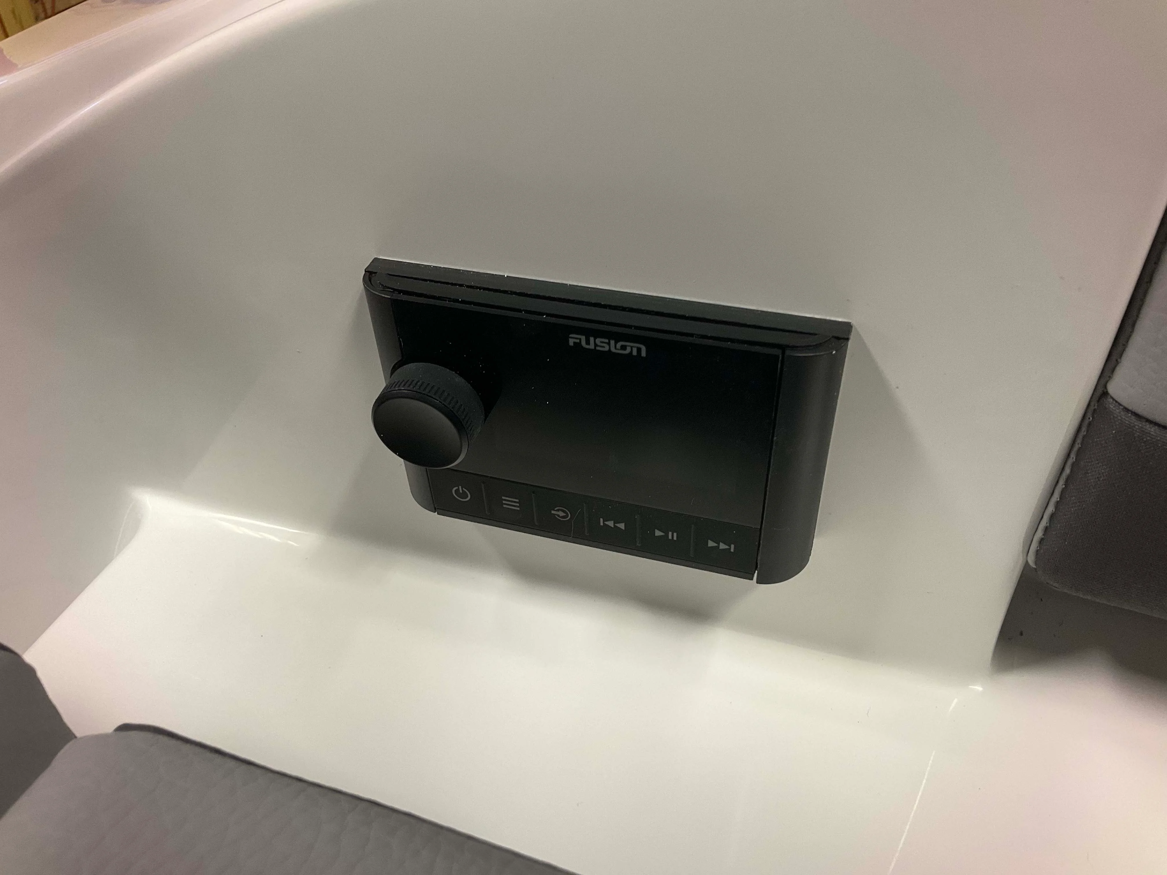 2026 Cobalt R4 Outboard Image Thumbnail #56