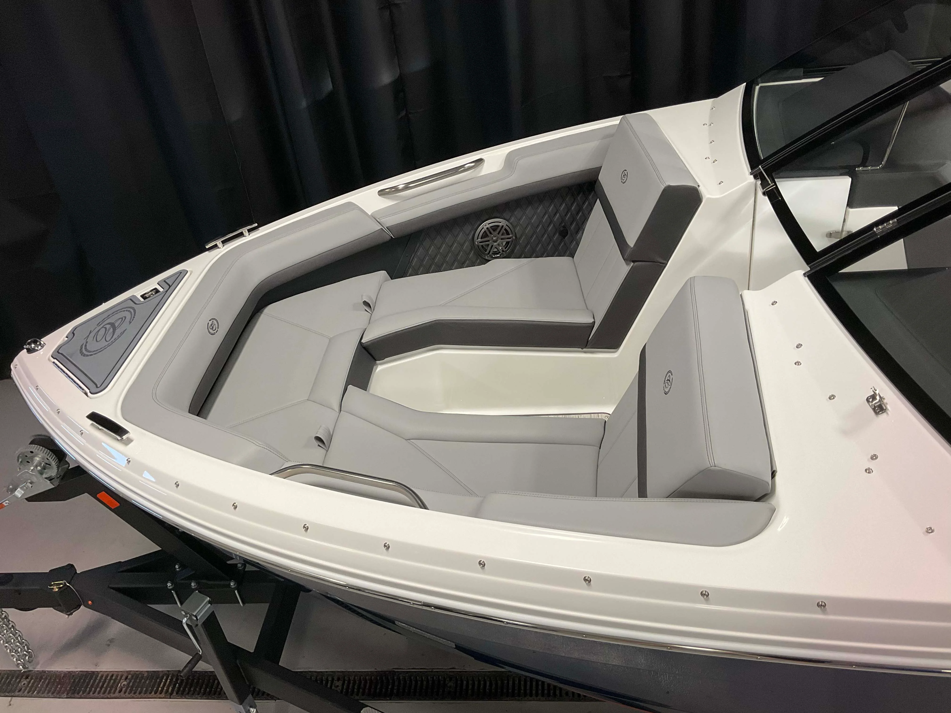 2026 Cobalt R4 Outboard Image Thumbnail #8