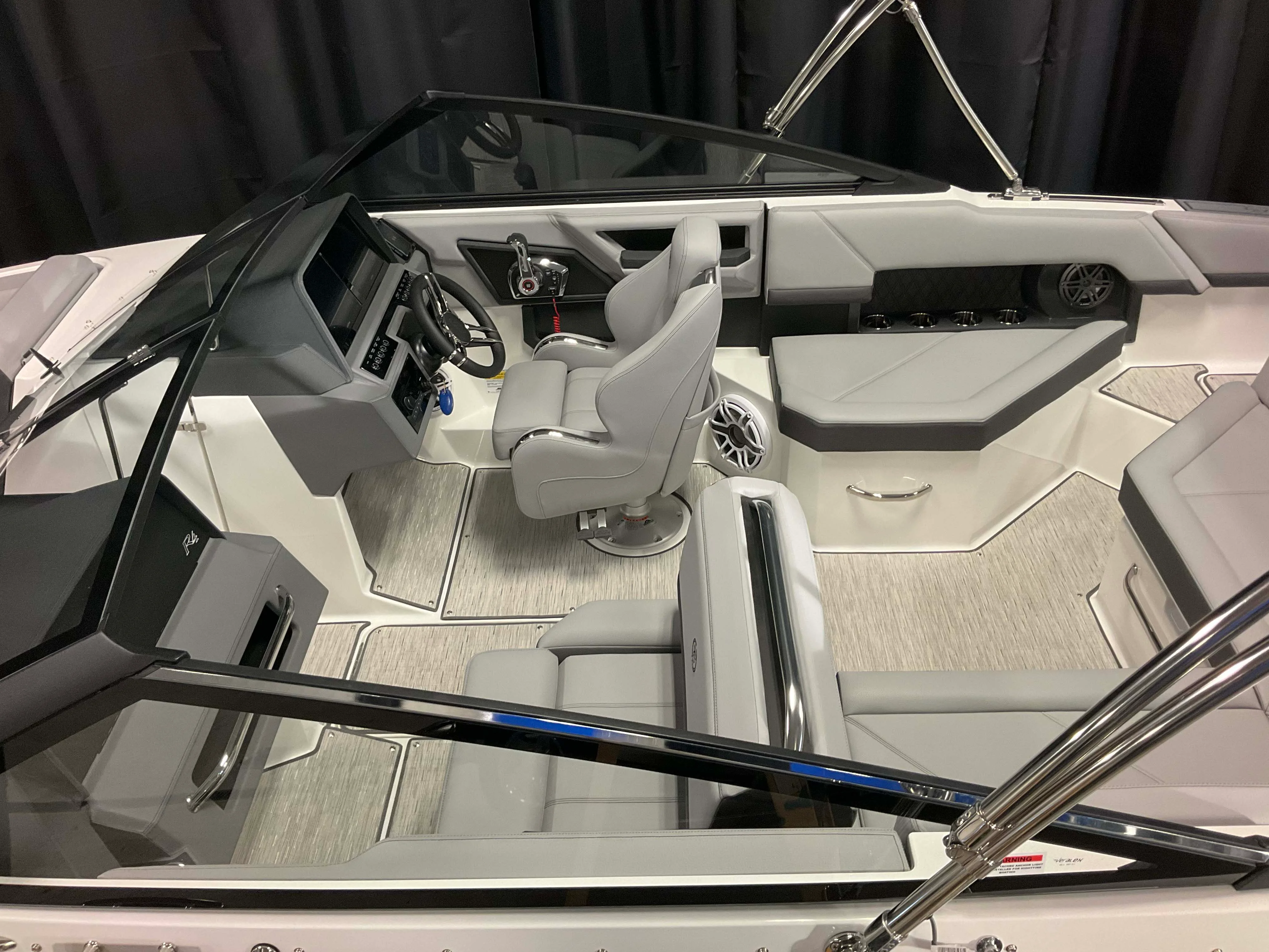 2026 Cobalt R4 Outboard Image Thumbnail #7