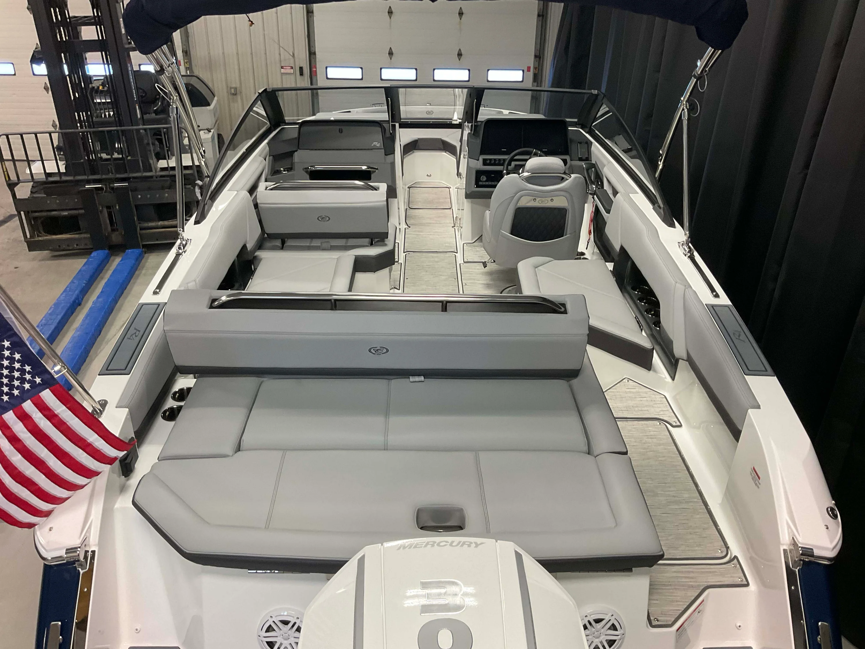 2026 Cobalt R4 Outboard Image Thumbnail #1