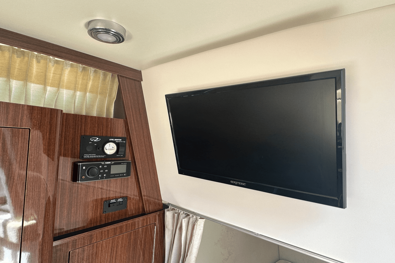 2015 Regal 30 EXPRESS Image Thumbnail #35