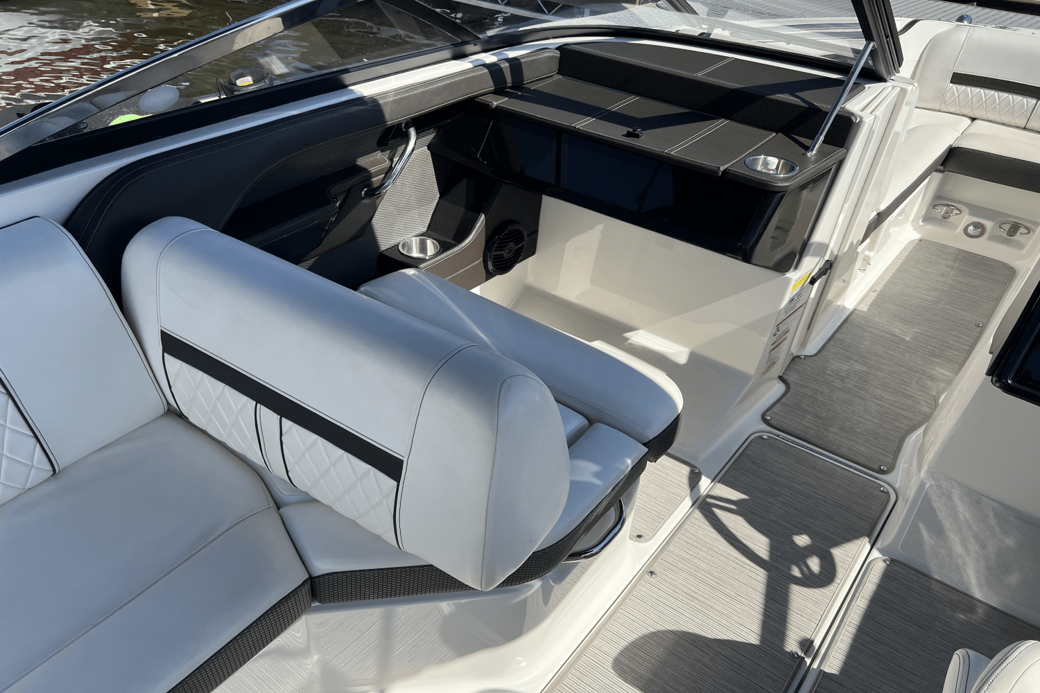 2018 Sea Ray 230 SLX Image Thumbnail #9