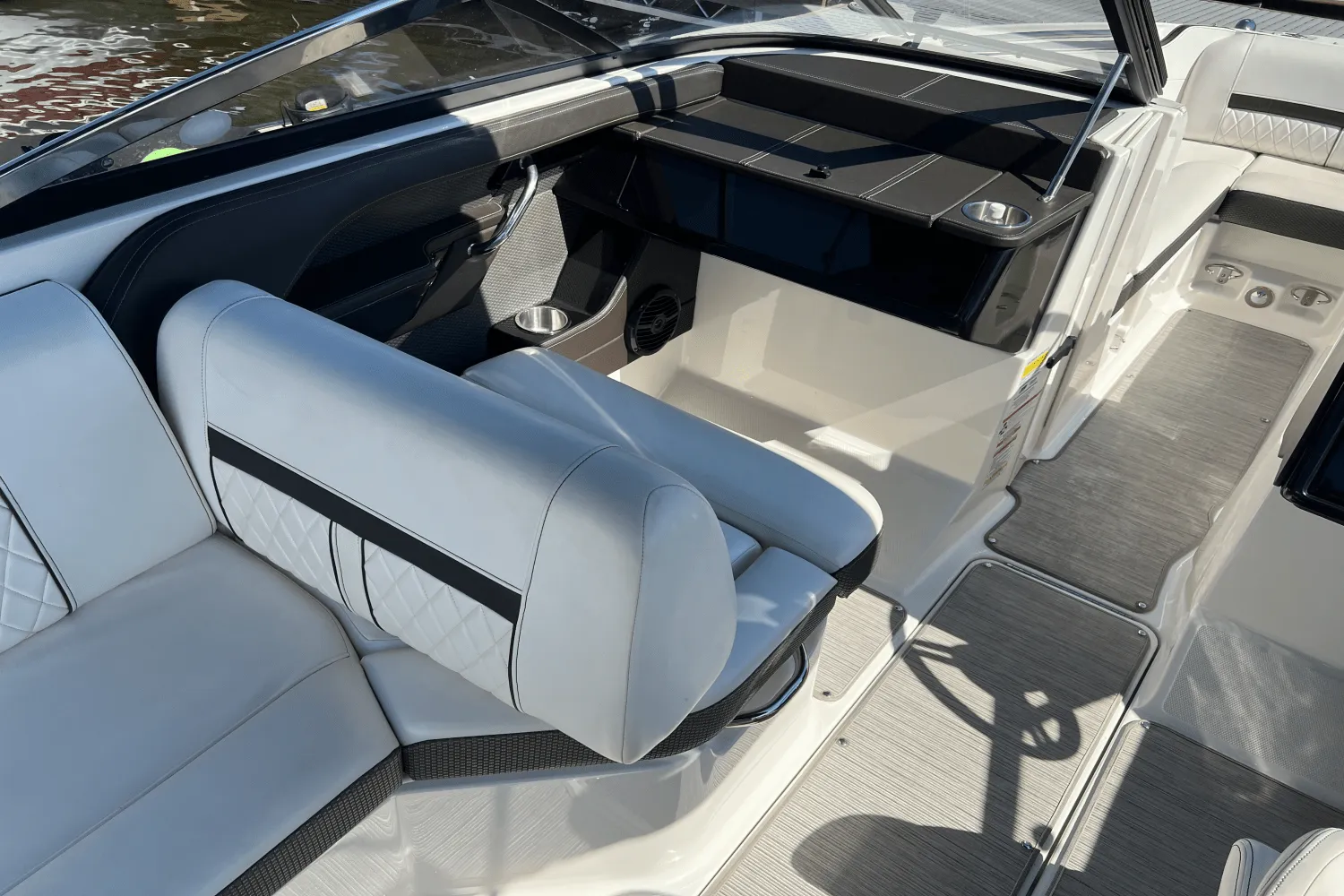2018 Sea Ray 230 SLX Image Thumbnail #9