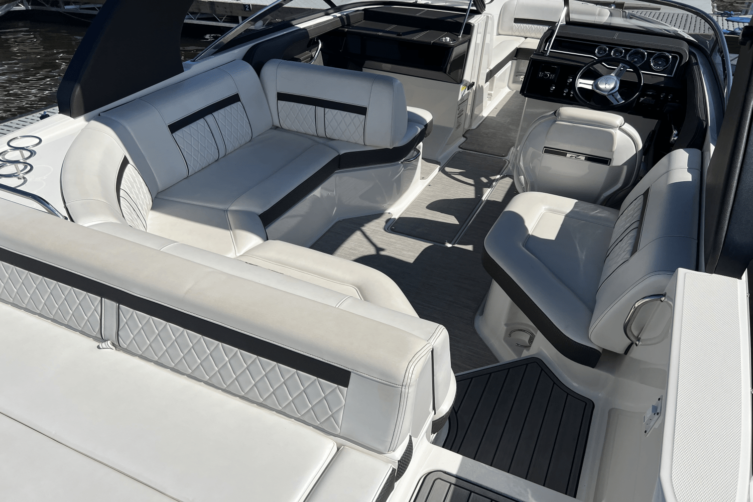 2018 Sea Ray 230 SLX Image Thumbnail #8