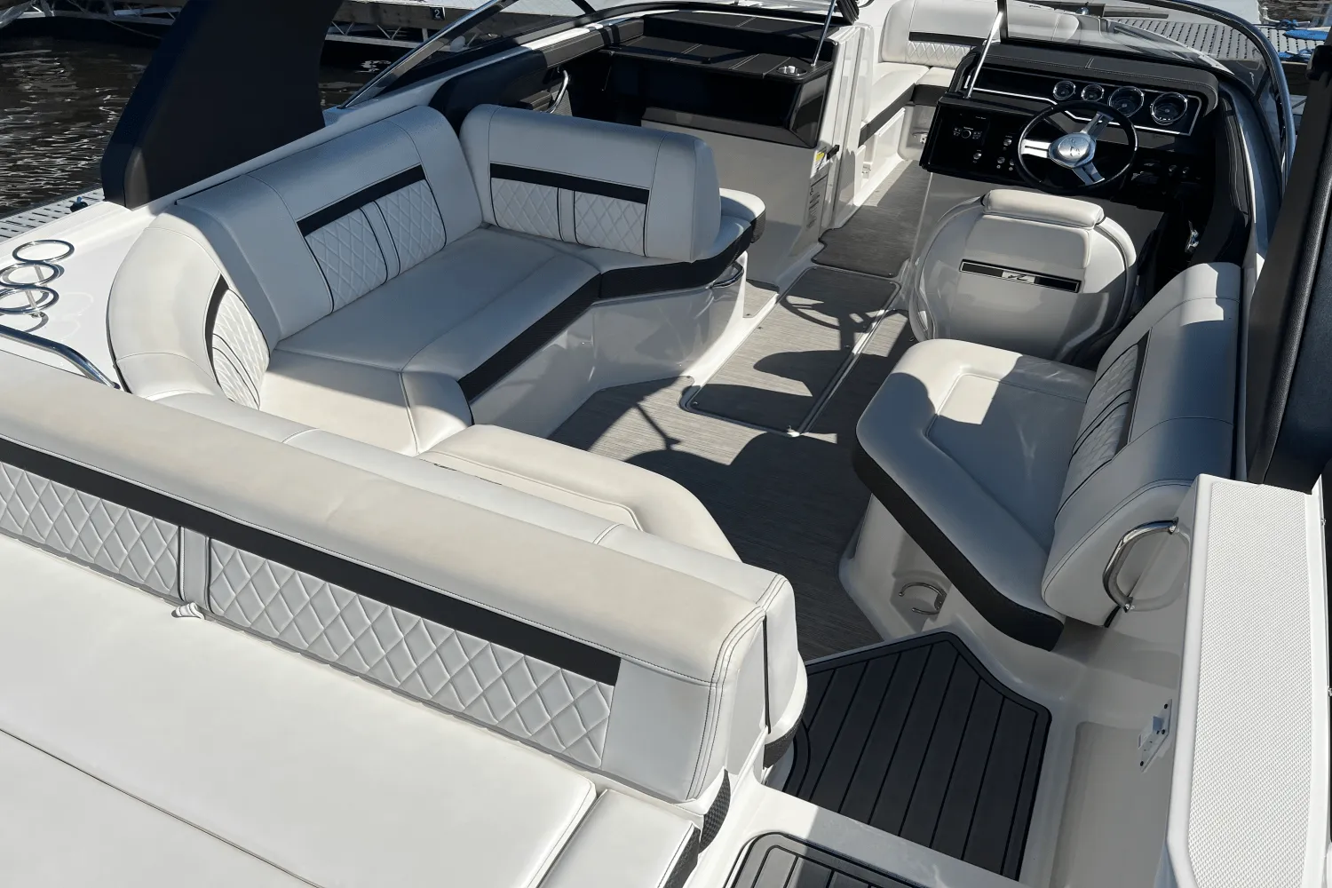 2018 Sea Ray 230 SLX Image Thumbnail #8