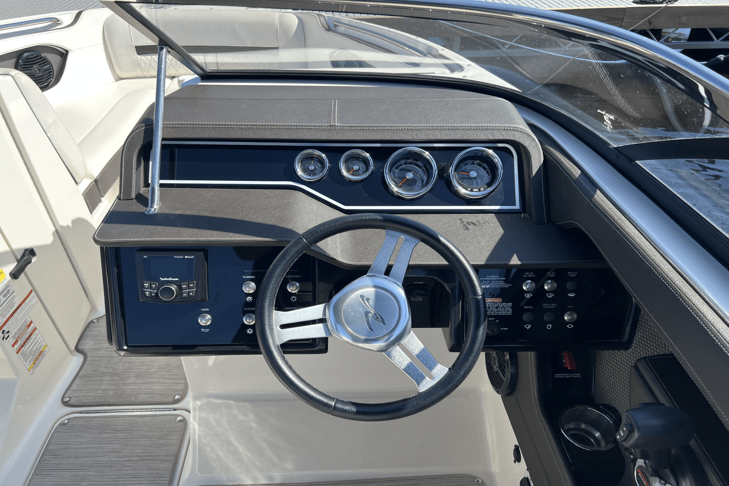 2018 Sea Ray 230 SLX Image Thumbnail #12