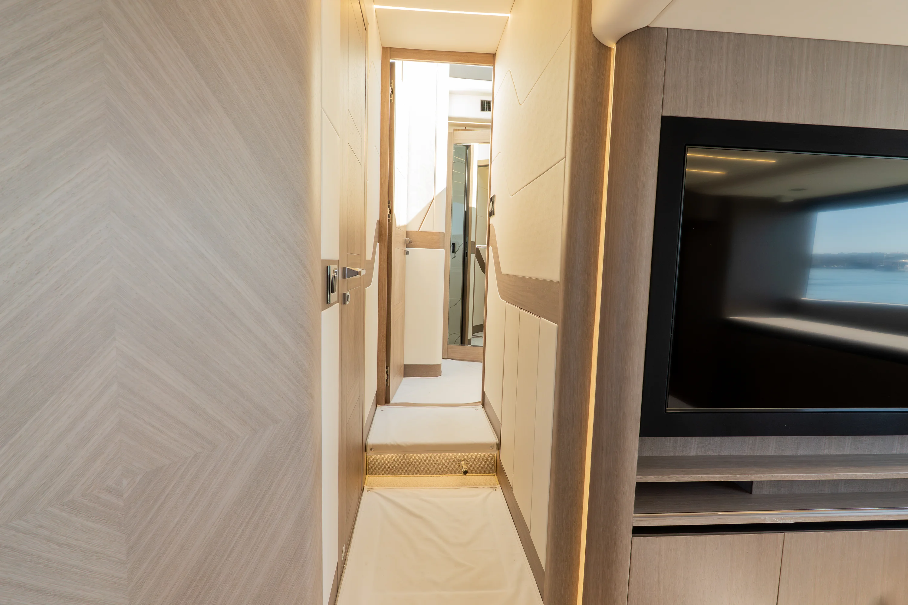 2024 Galeon 560 FLY Image Thumbnail #43