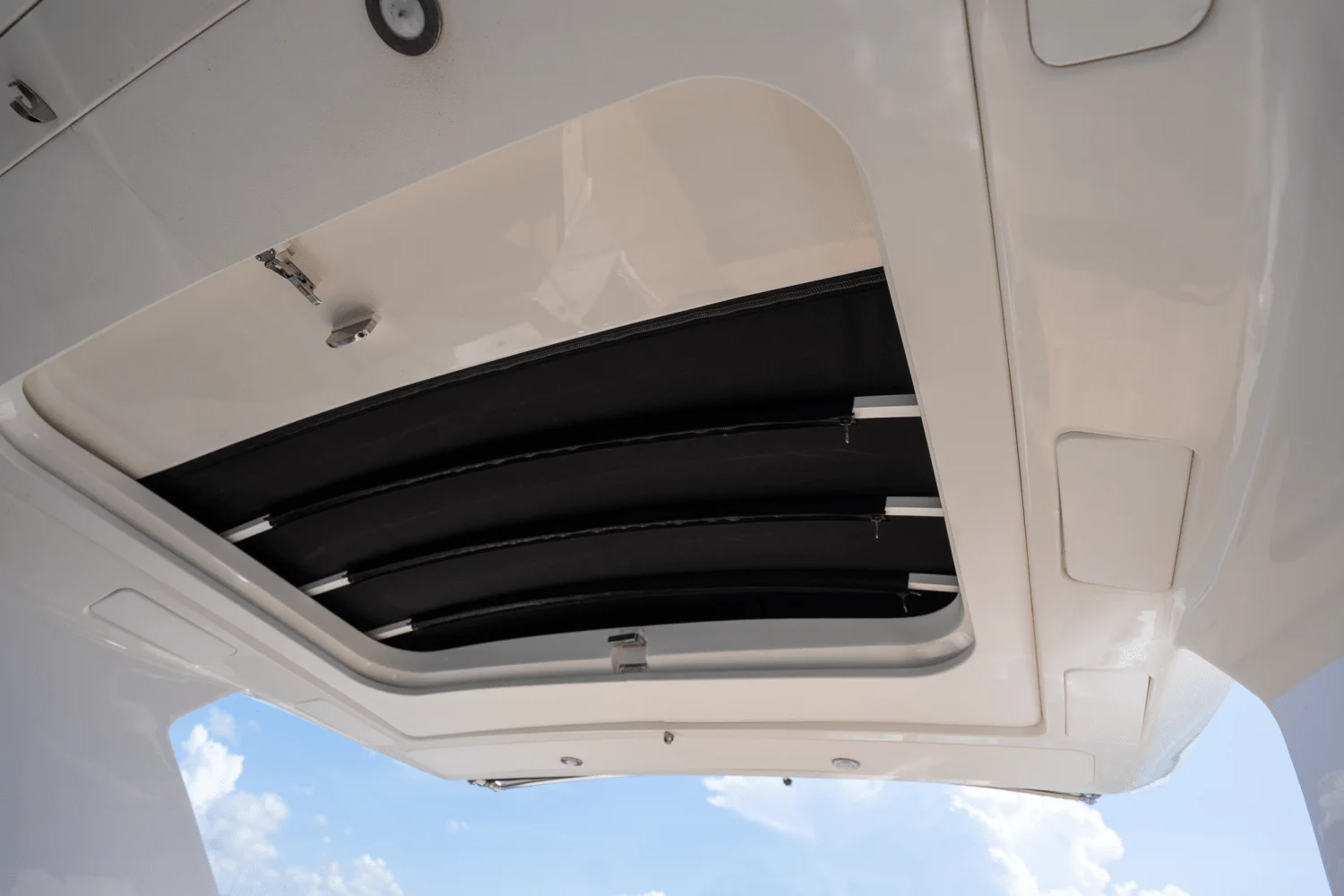 2024 Sea Ray 350 SLX Image Thumbnail #33