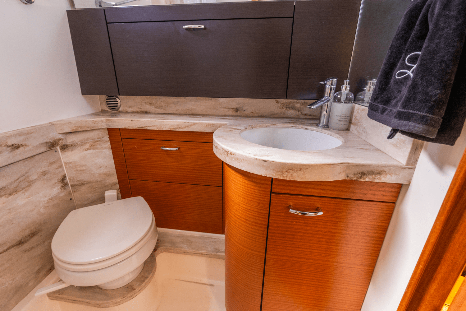 2019 Pursuit 408 Image Thumbnail #29