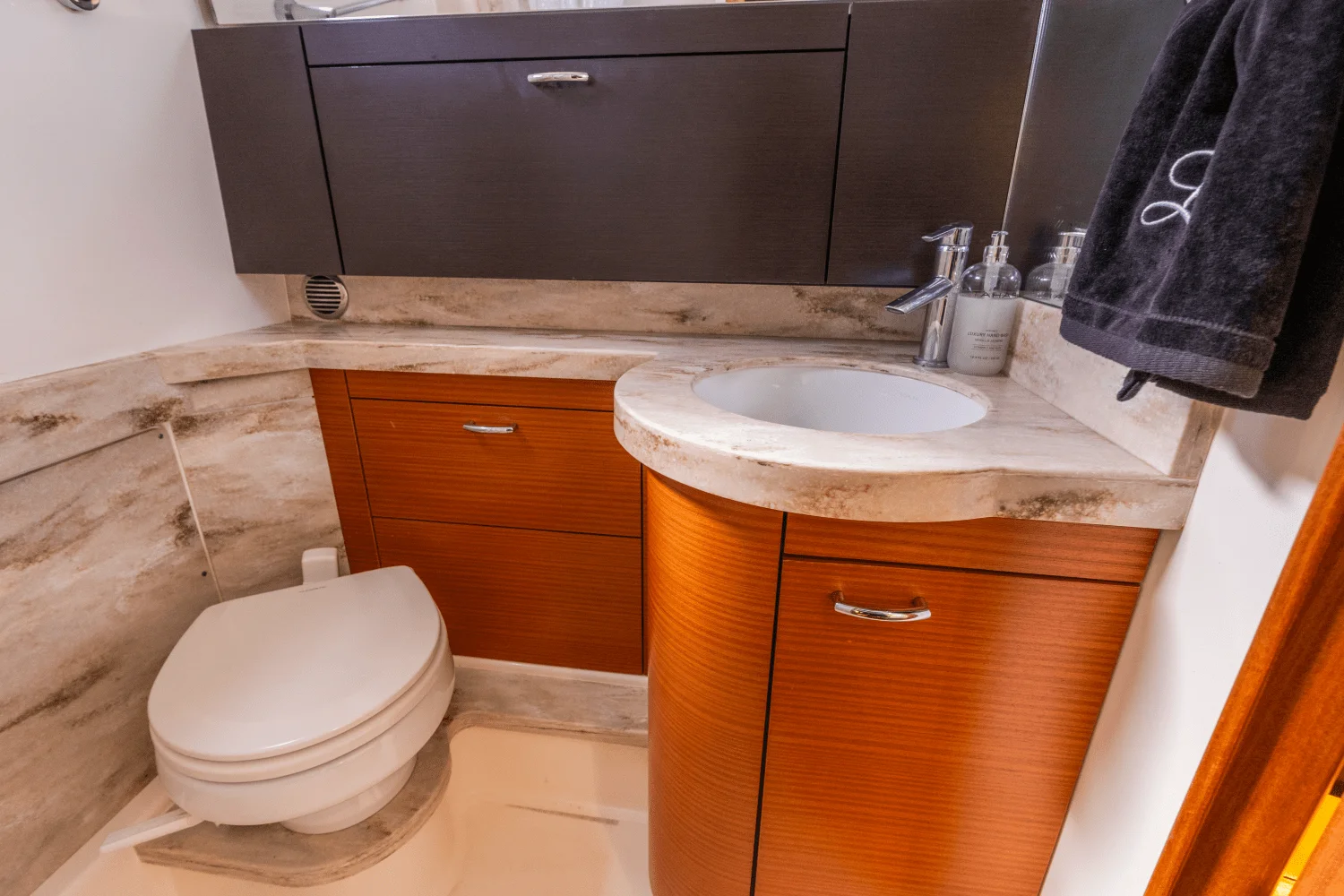 2019 Pursuit 408 Image Thumbnail #29