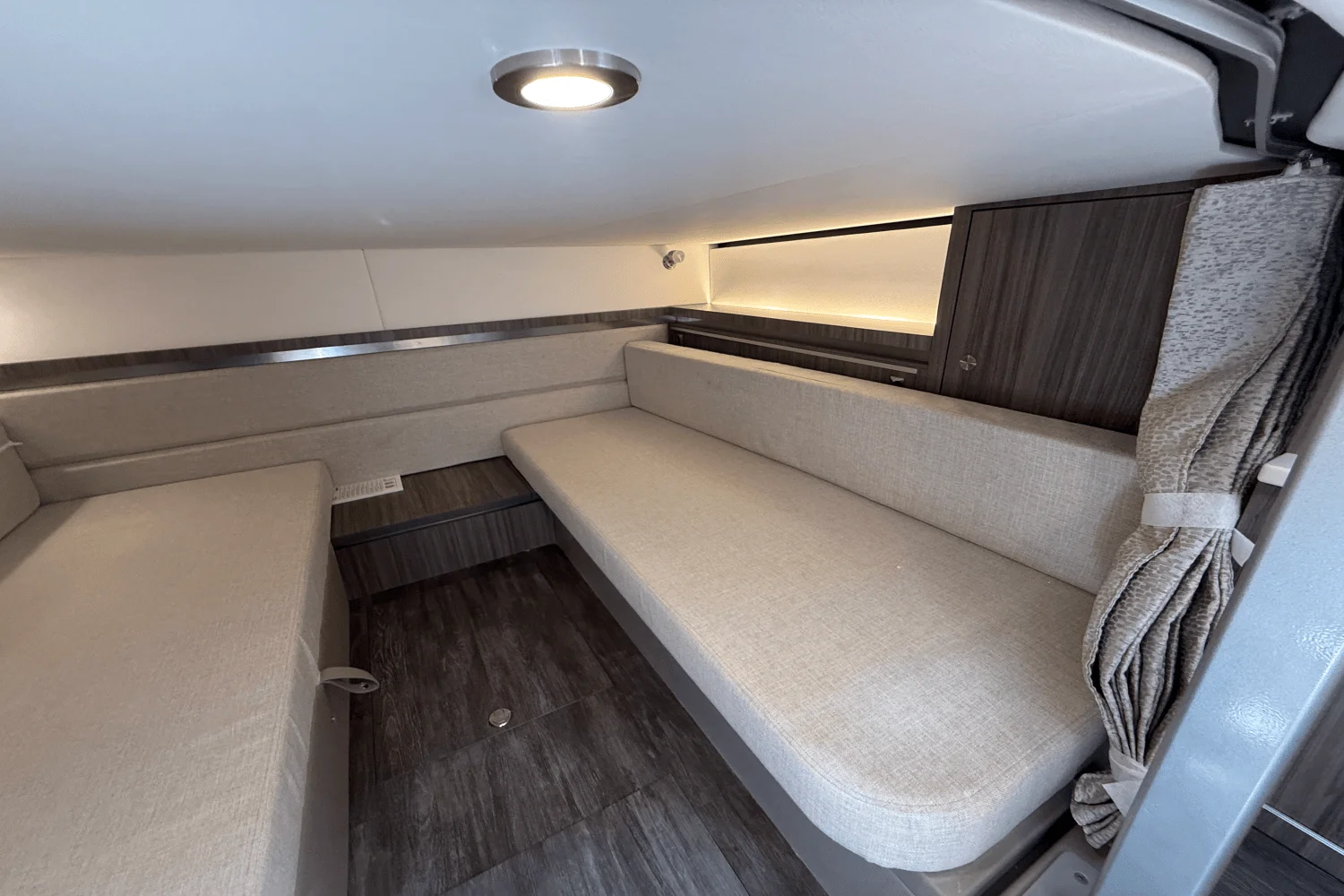 2025 Sea Ray 320 SUNDANCER Image Thumbnail #31