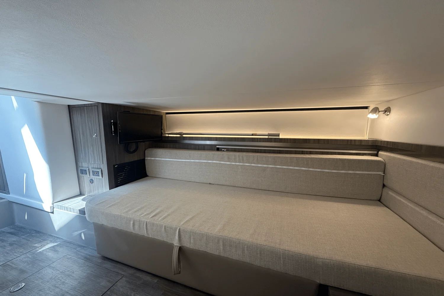 2025 Sea Ray 320 SUNDANCER Image Thumbnail #29