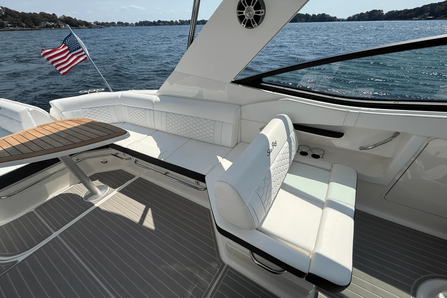 2025 Sea Ray 320 SUNDANCER Image Thumbnail #17