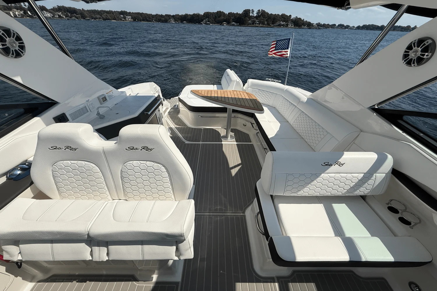 2025 Sea Ray 320 SUNDANCER Image Thumbnail #11