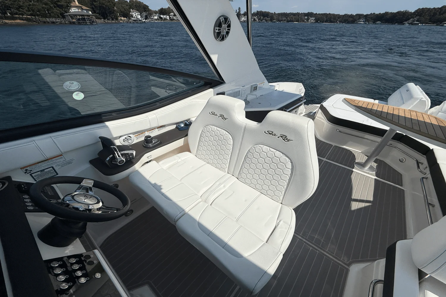 2025 Sea Ray 320 SUNDANCER Image Thumbnail #12