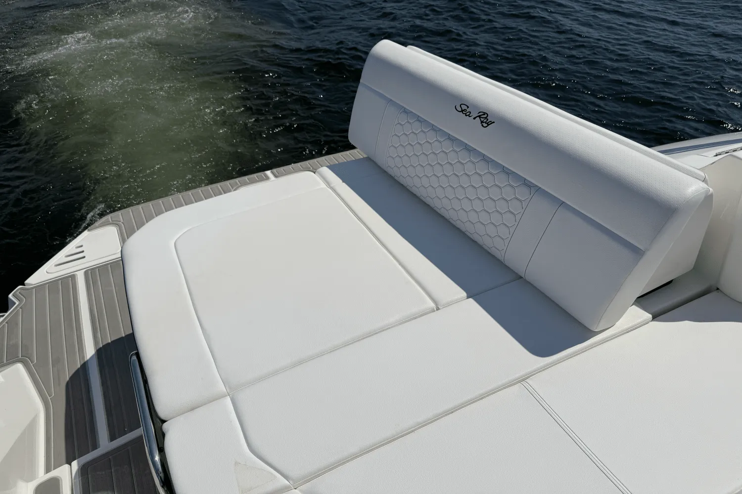 2025 Sea Ray 320 SUNDANCER Image Thumbnail #8