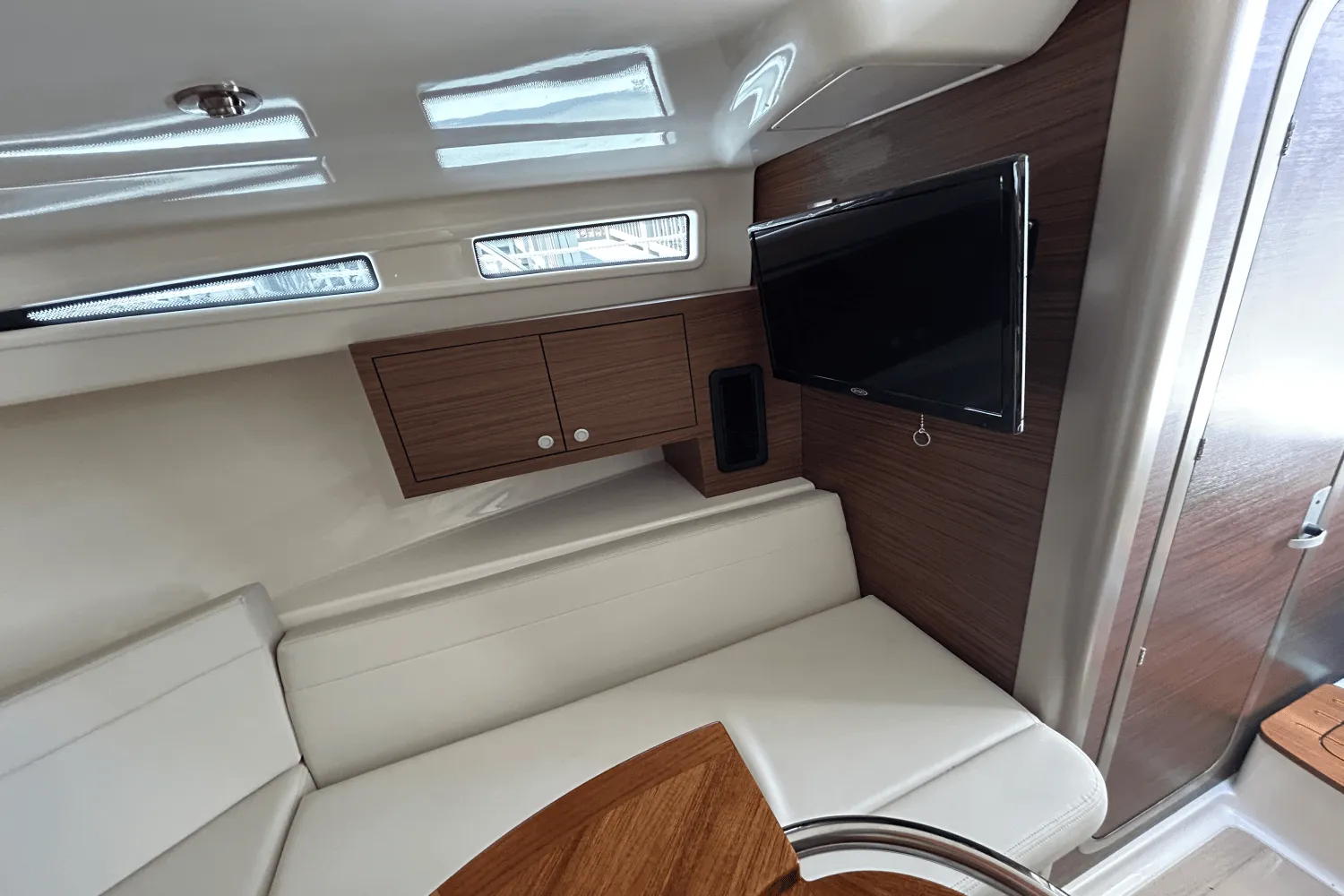 2025 Boston Whaler 325 Conquest Image Thumbnail #37