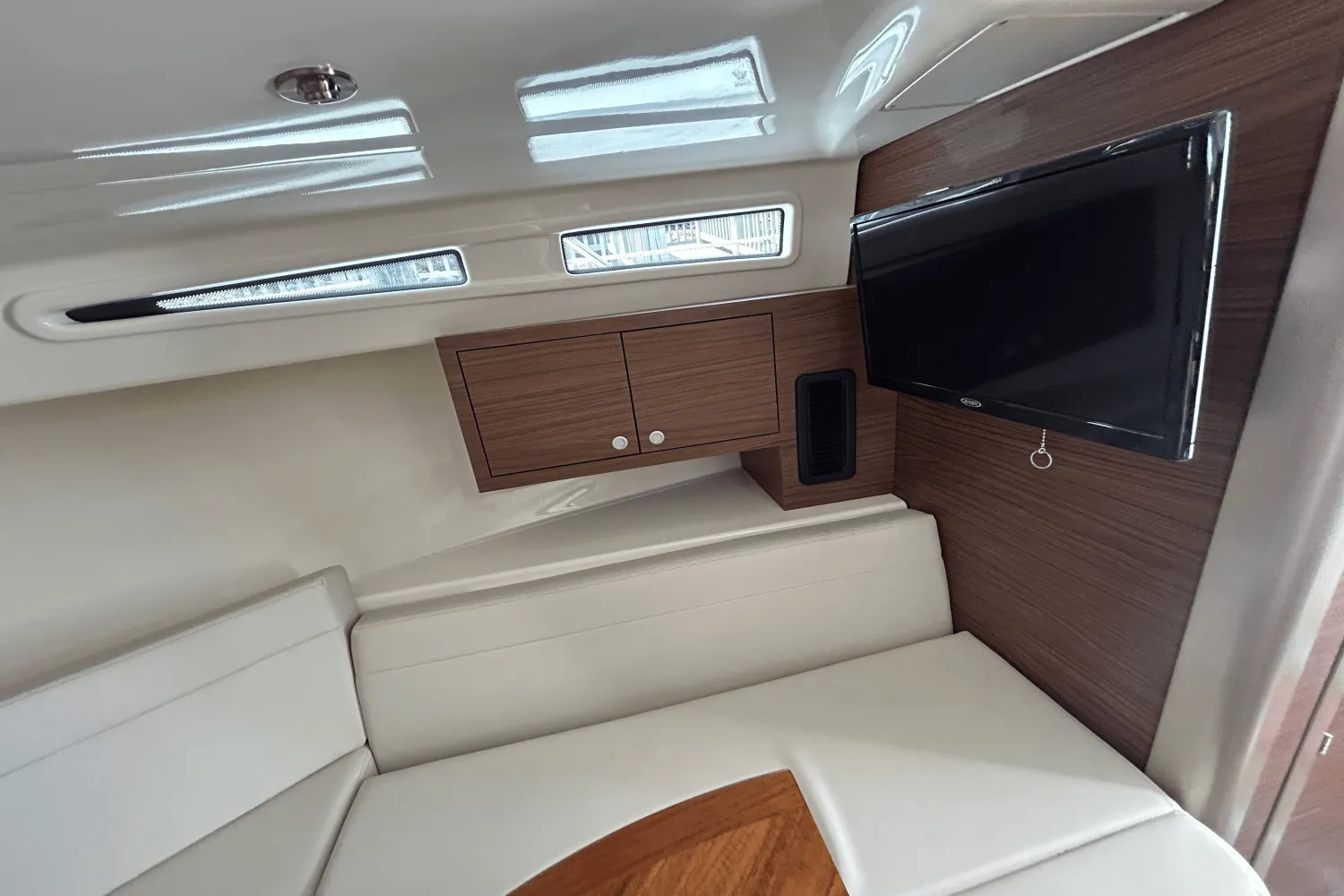 2025 Boston Whaler 325 Conquest Image Thumbnail #38