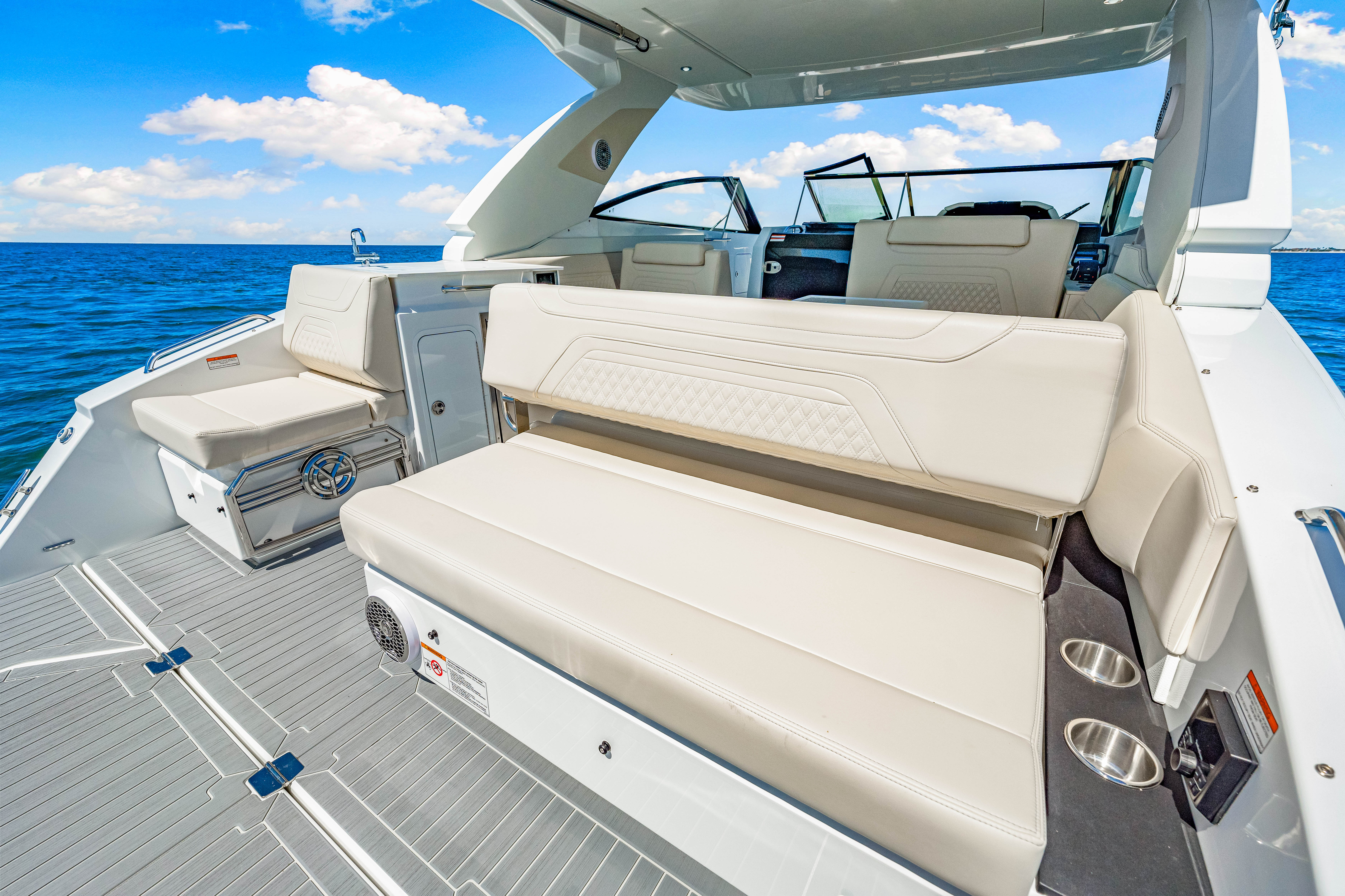 2026 Cruisers Yachts 34 GLS Outboard Image Thumbnail #18
