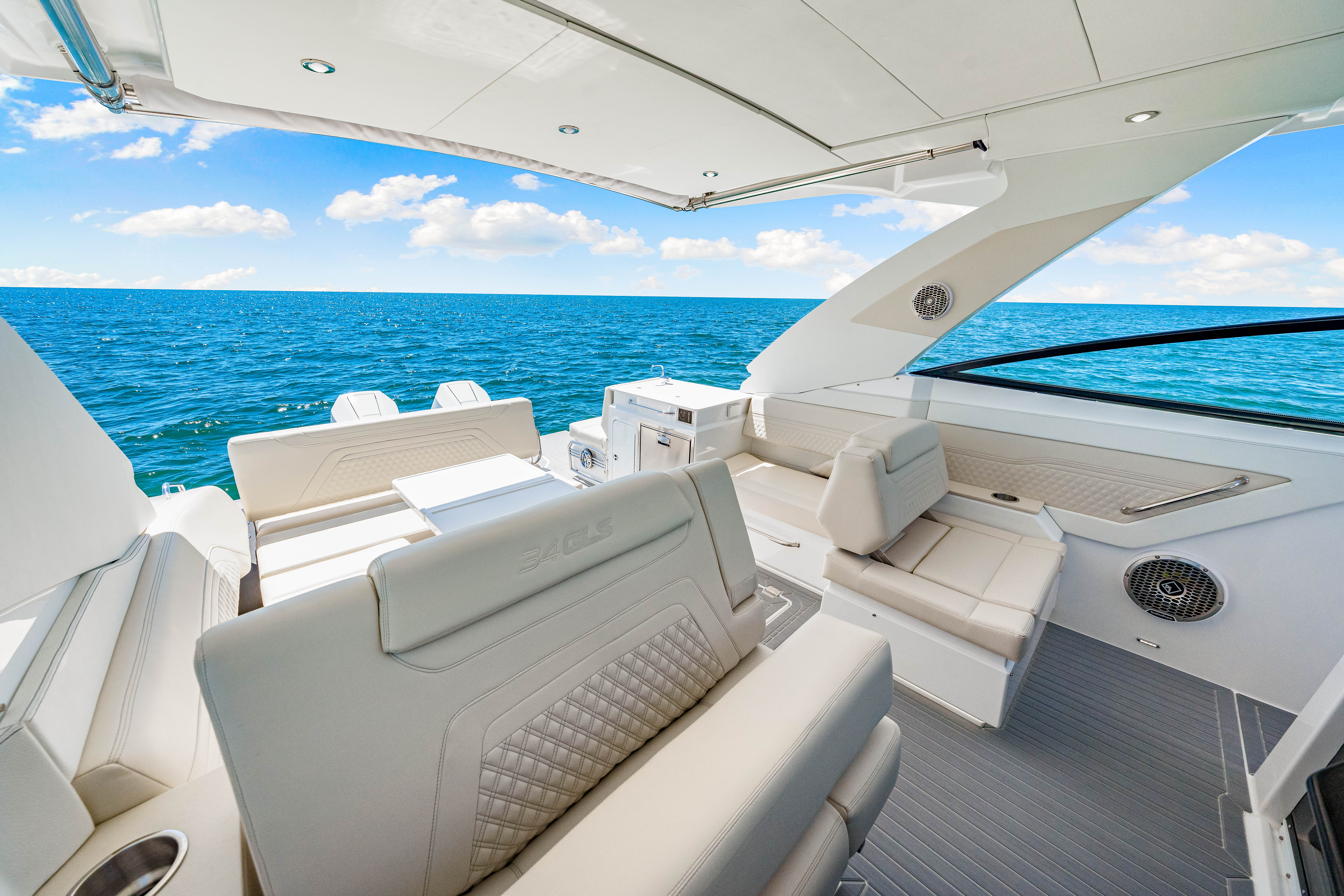 2026 Cruisers Yachts 34 GLS Outboard Image Thumbnail #27