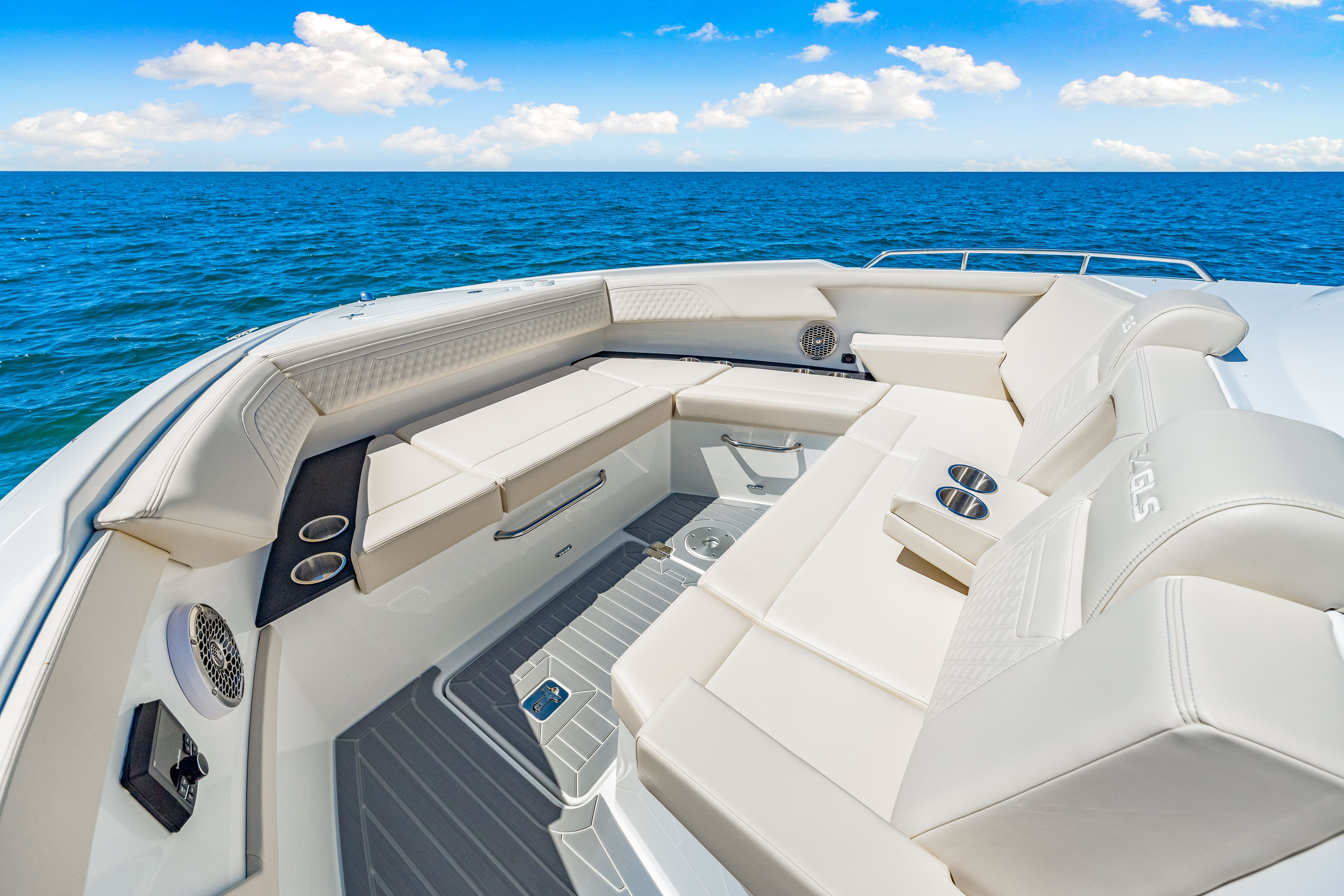 2026 Cruisers Yachts 34 GLS Outboard Image Thumbnail #29