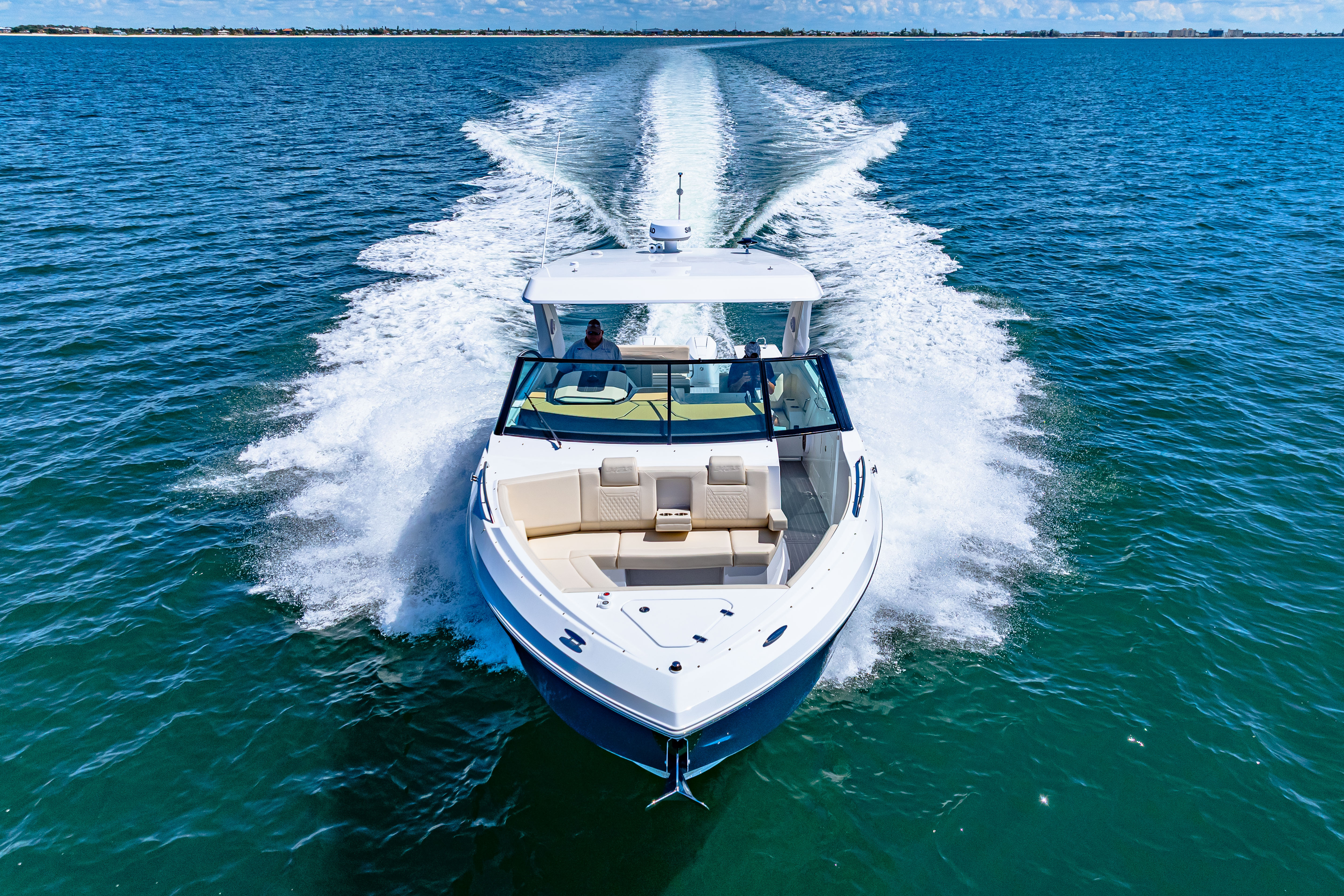 2026 Cruisers Yachts 34 GLS Outboard Image Thumbnail #12