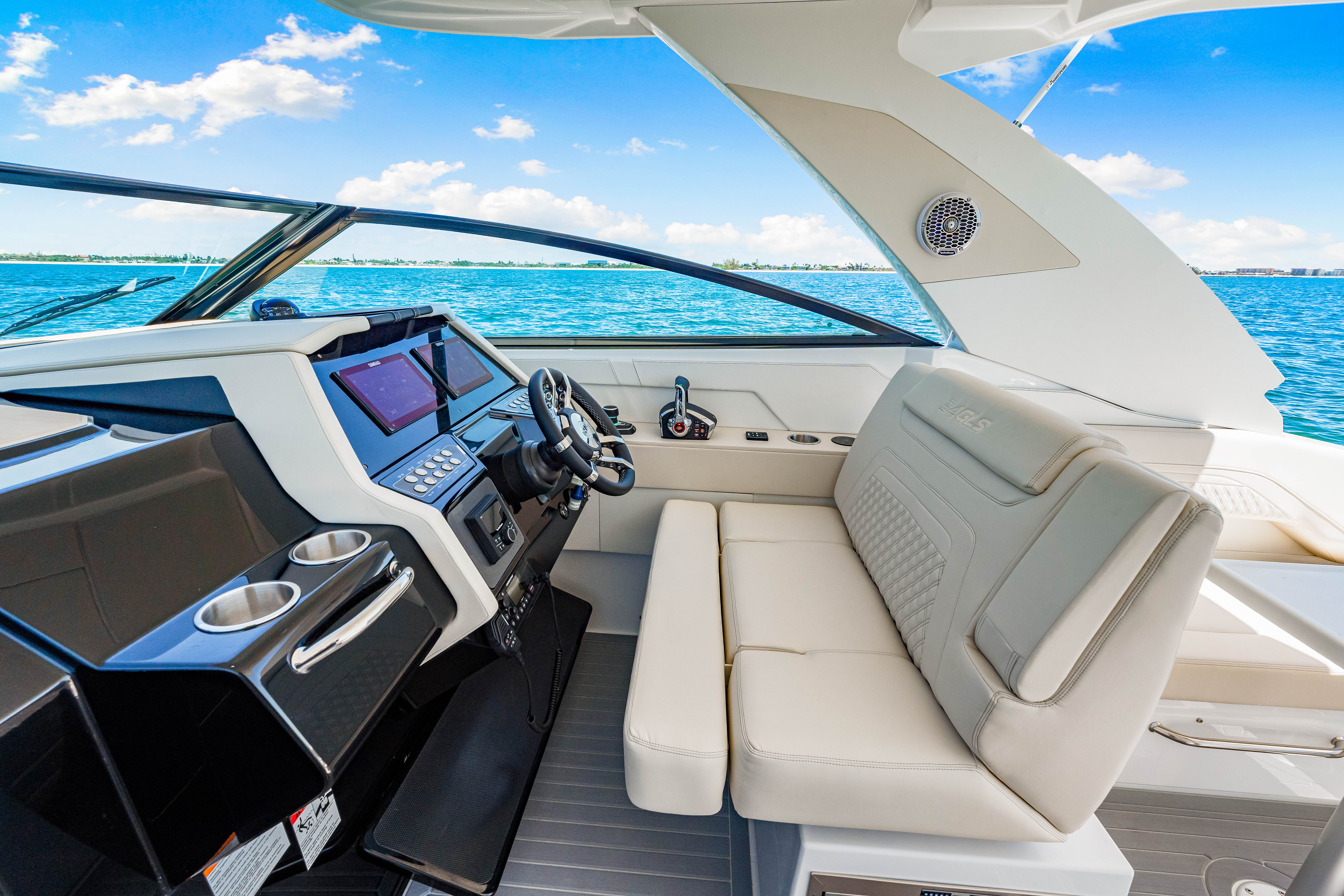 2026 Cruisers Yachts 34 GLS Outboard Image Thumbnail #25