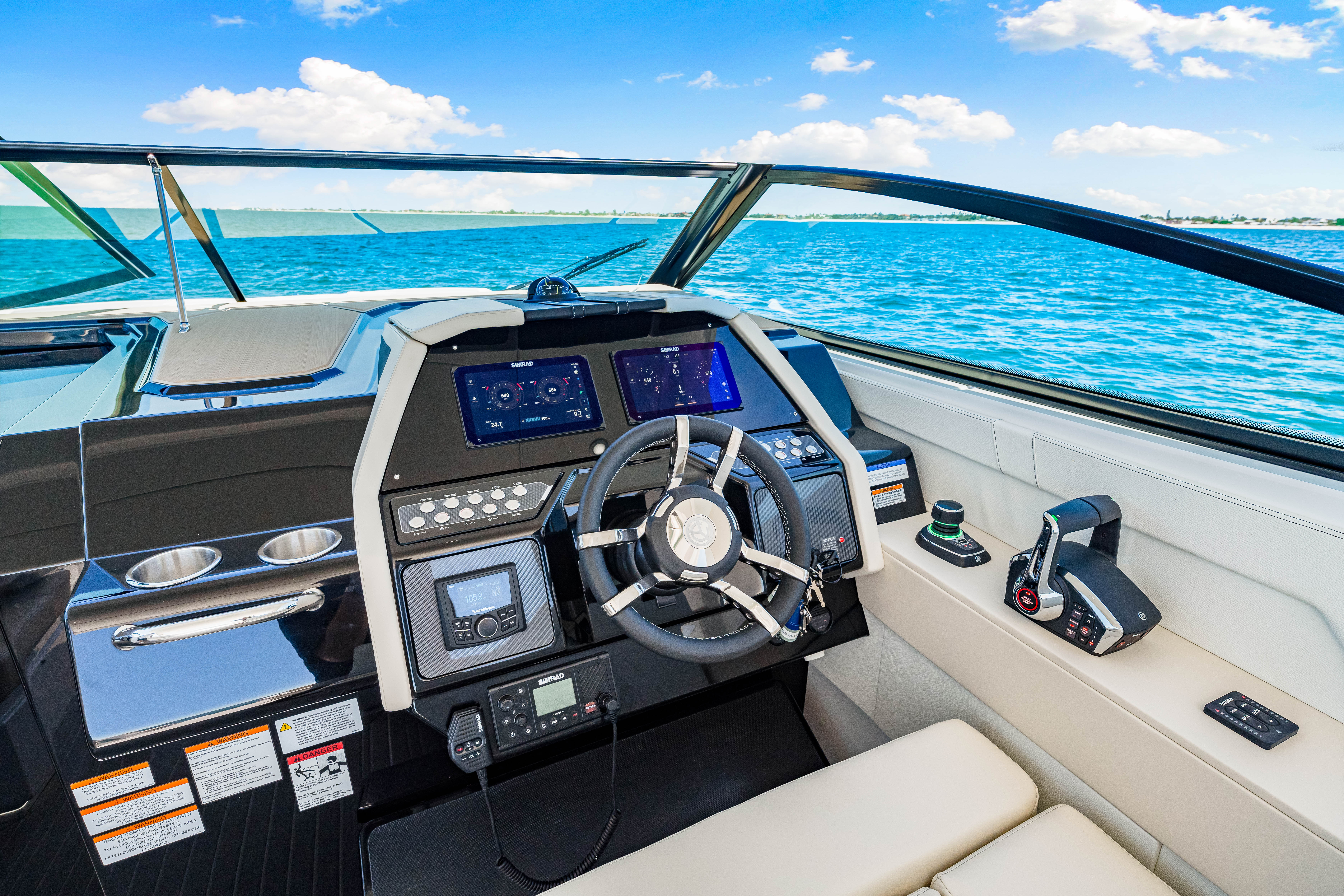 2026 Cruisers Yachts 34 GLS Outboard Image Thumbnail #26