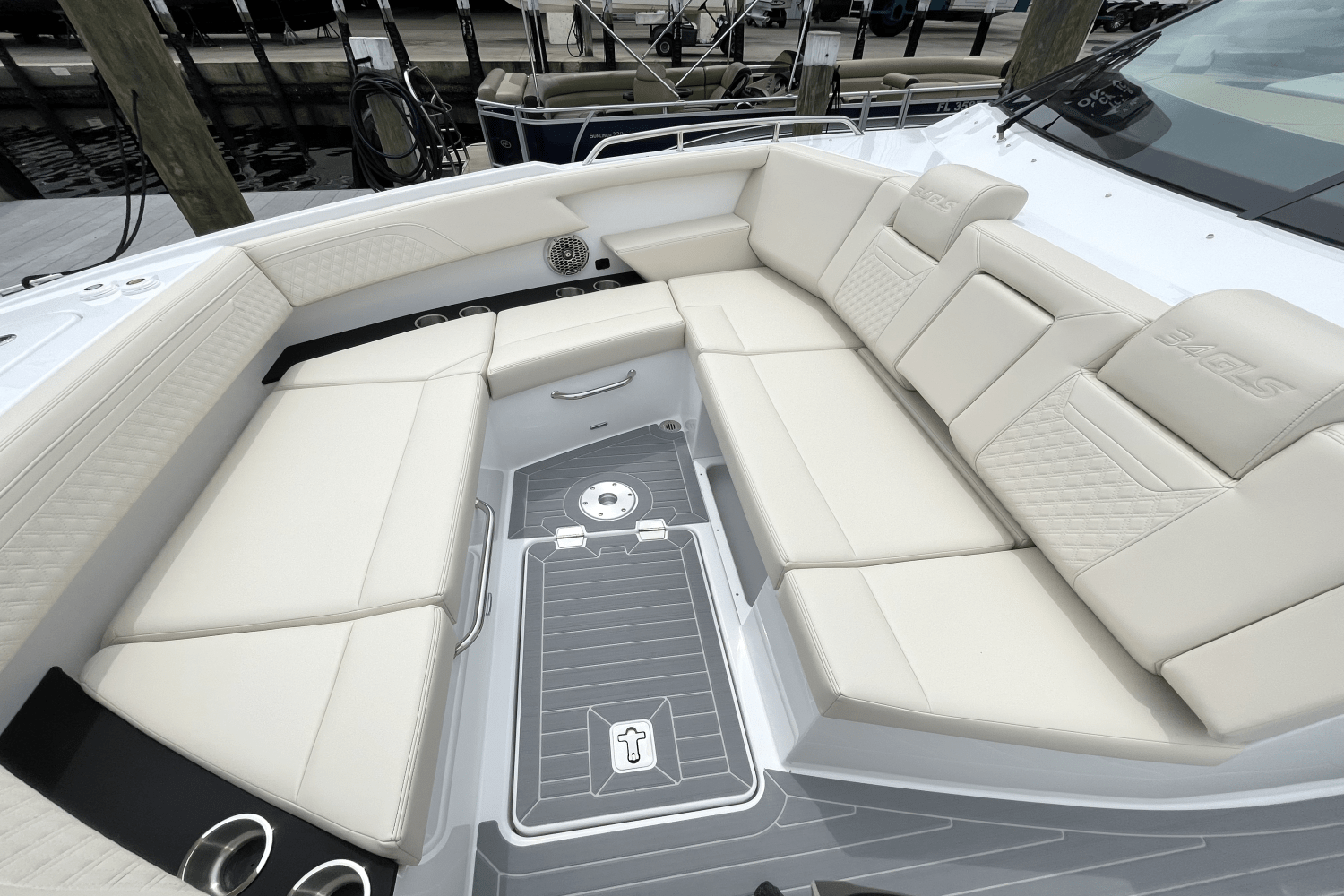 2026 Cruisers Yachts 34 GLS Outboard Image Thumbnail #27