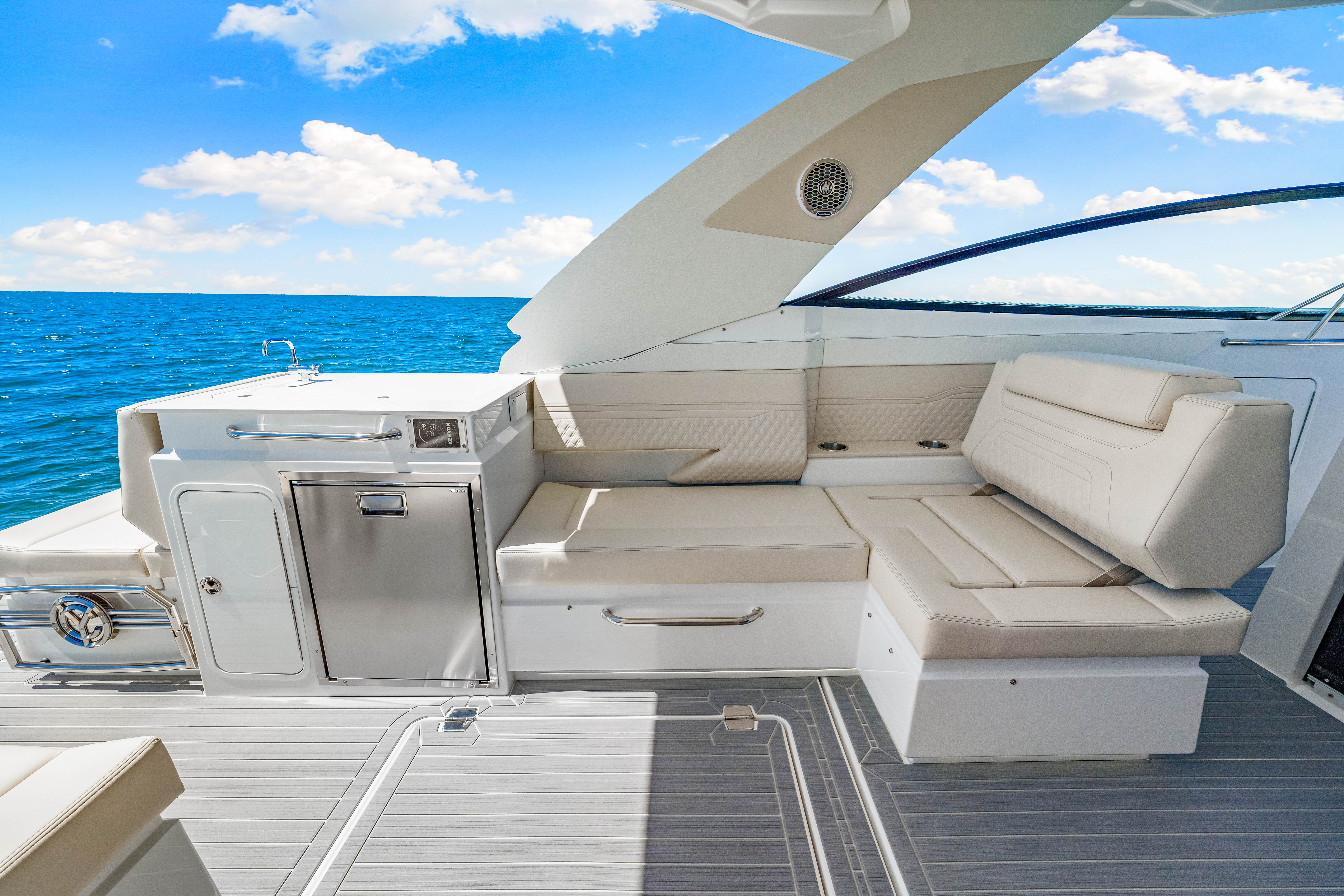 2026 Cruisers Yachts 34 GLS Outboard Image Thumbnail #22