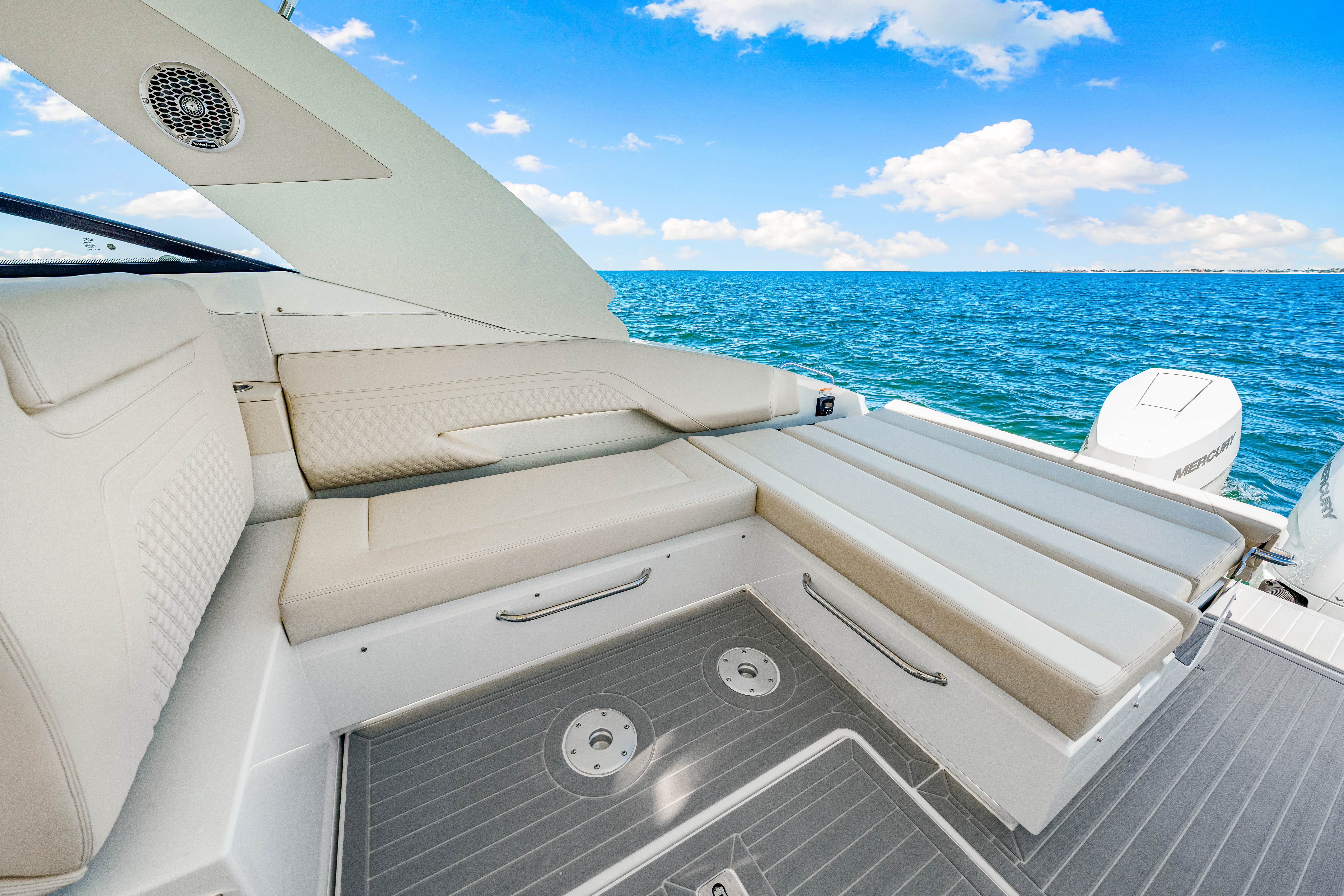 2026 Cruisers Yachts 34 GLS Outboard Image Thumbnail #21