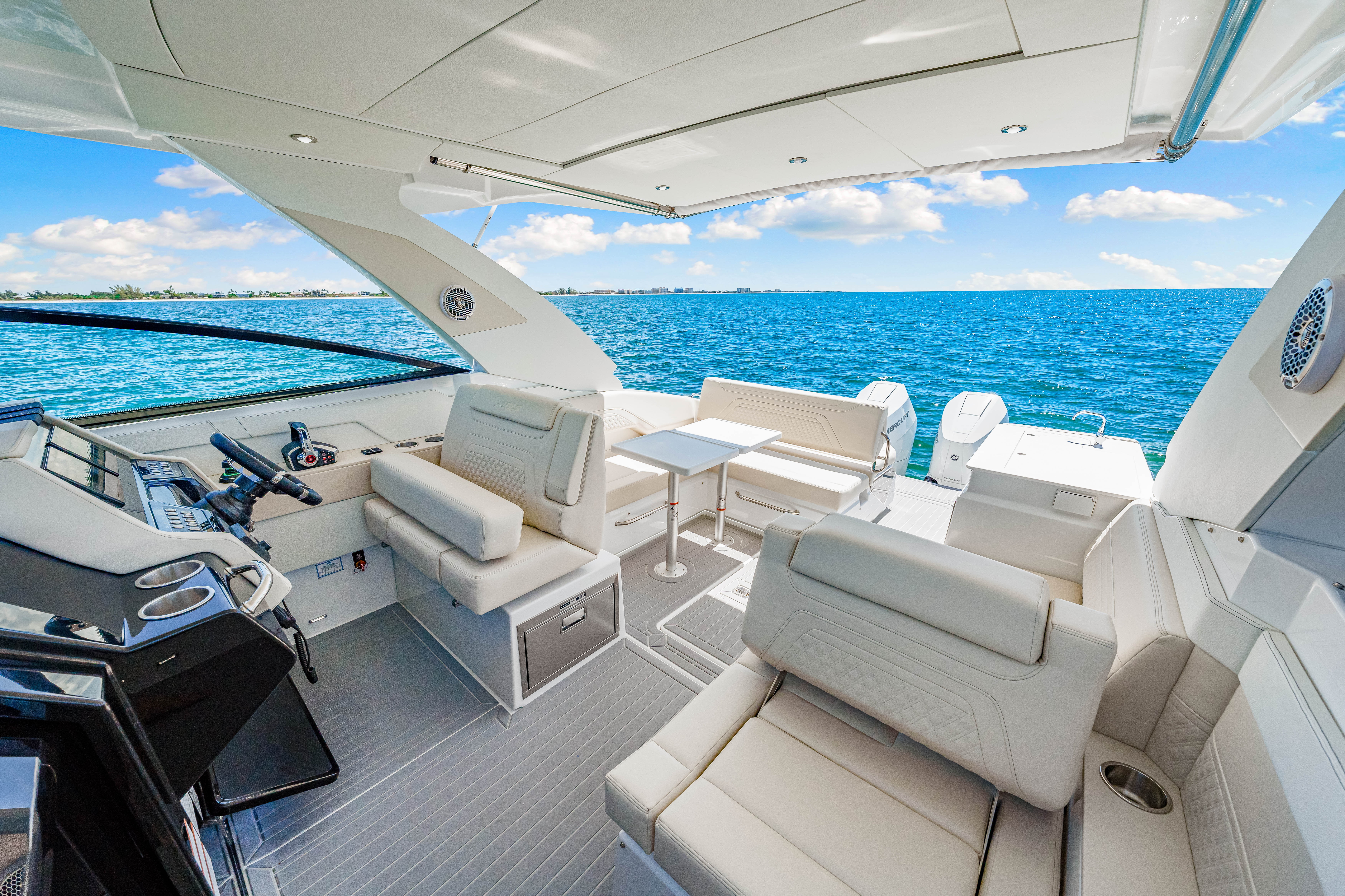 2026 Cruisers Yachts 34 GLS Outboard Image Thumbnail #28