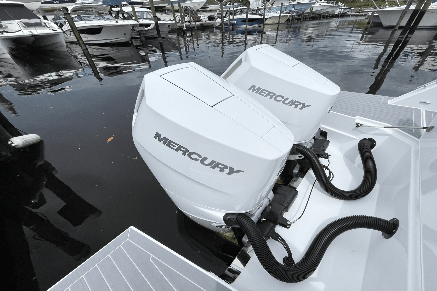 2026 Cruisers Yachts 34 GLS Outboard Image Thumbnail #34