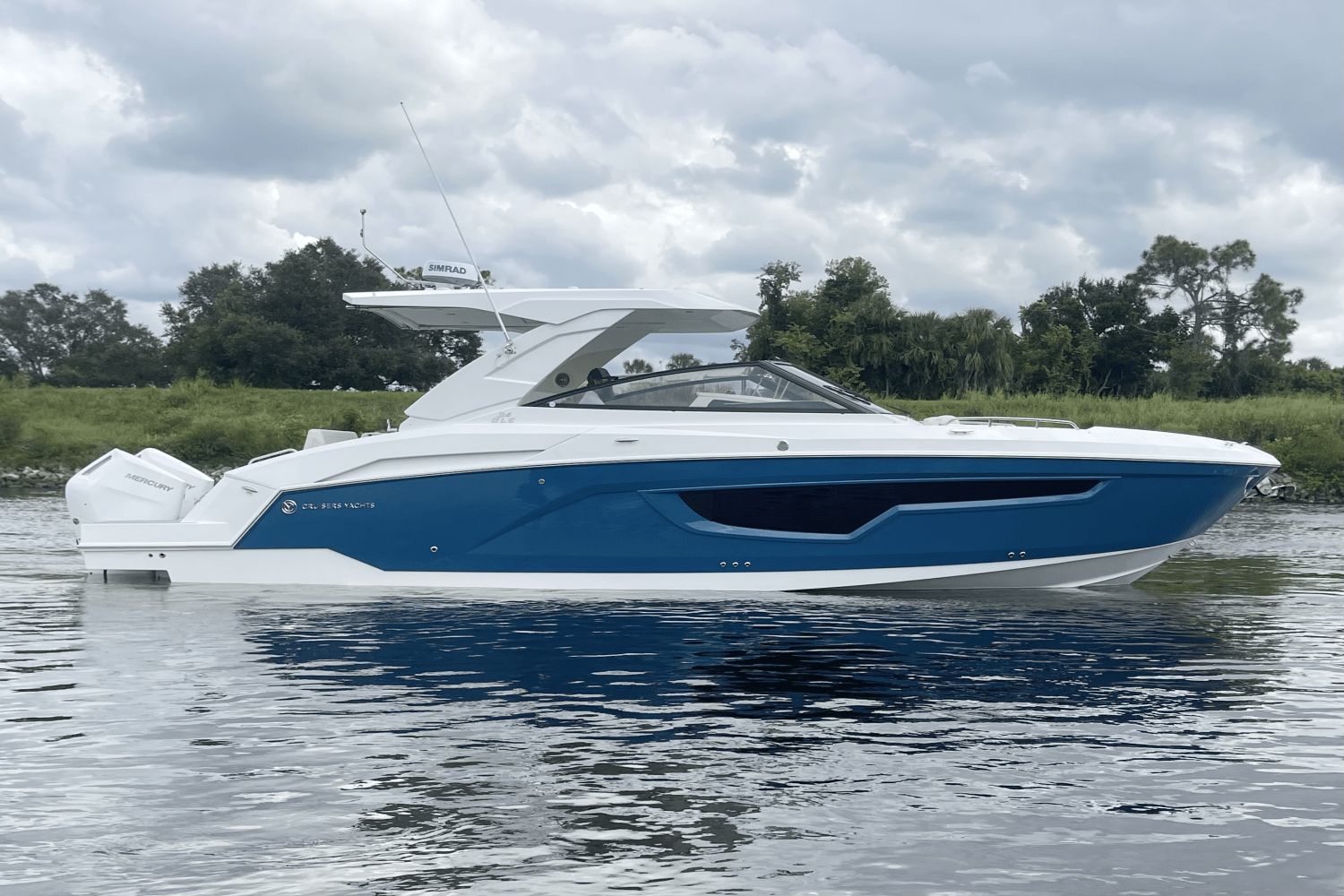 2026 Cruisers Yachts 34 GLS Outboard Image Thumbnail #6