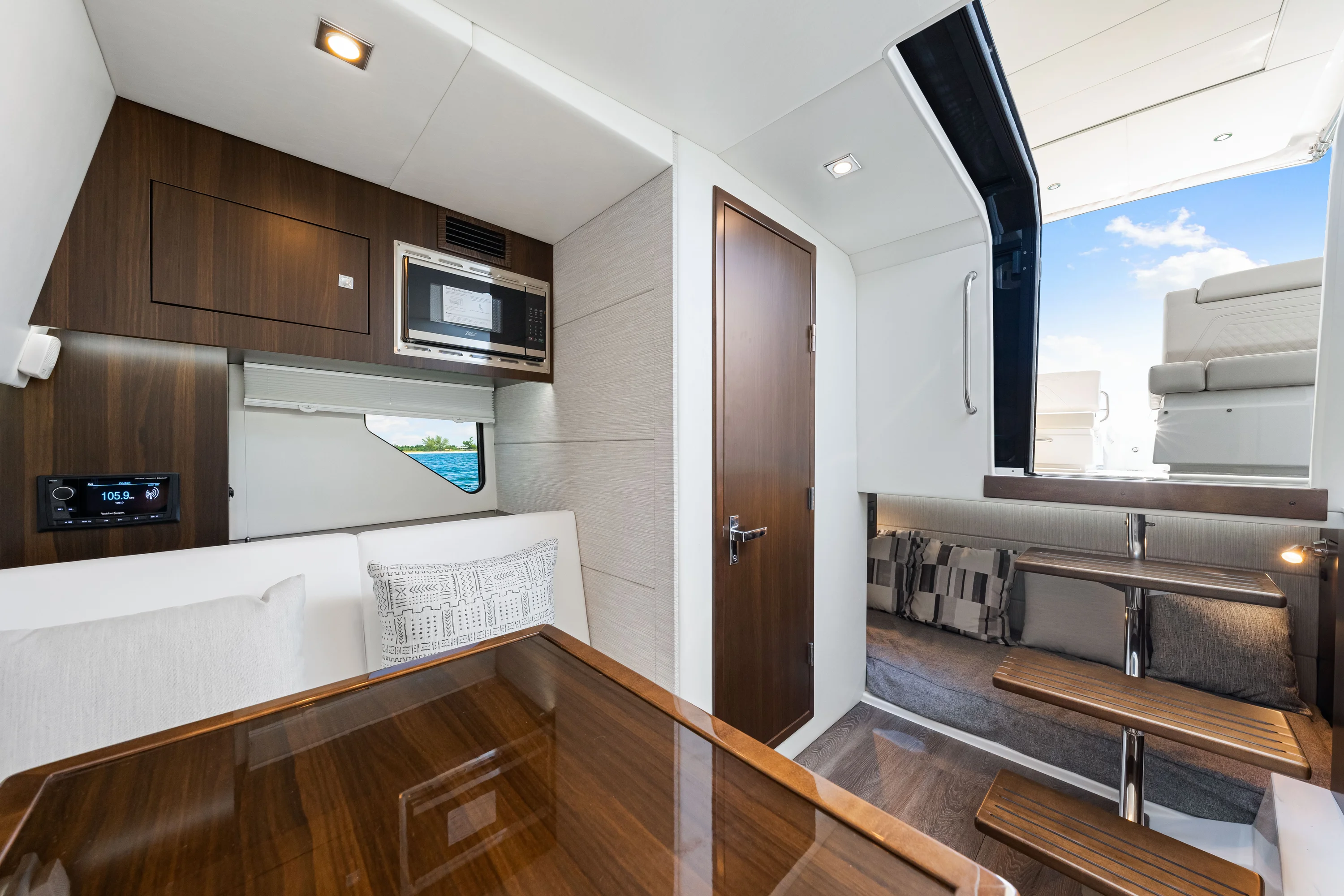 2026 Cruisers Yachts 34 GLS Outboard Image Thumbnail #37