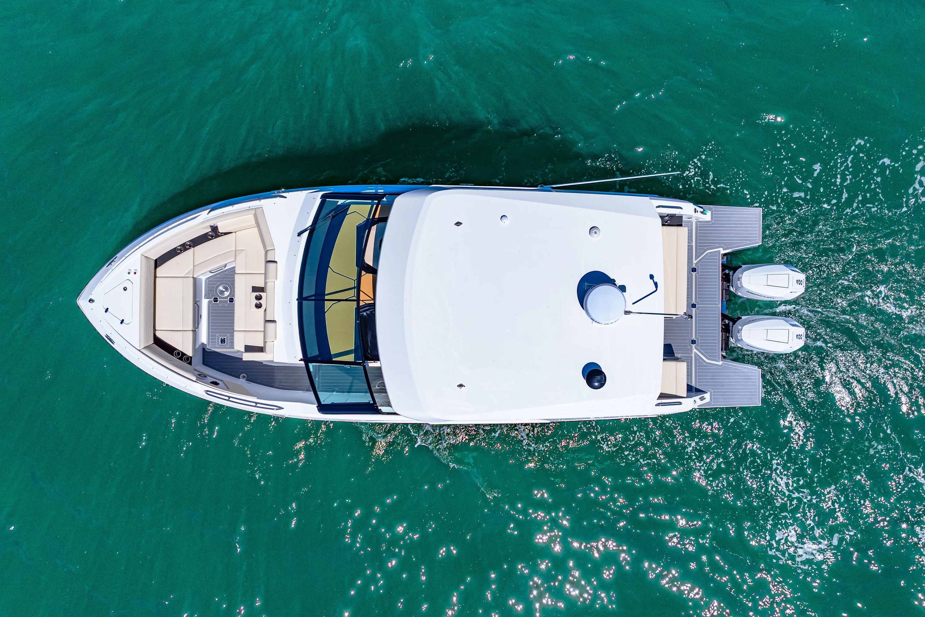 2026 Cruisers Yachts 34 GLS Outboard Image Thumbnail #9