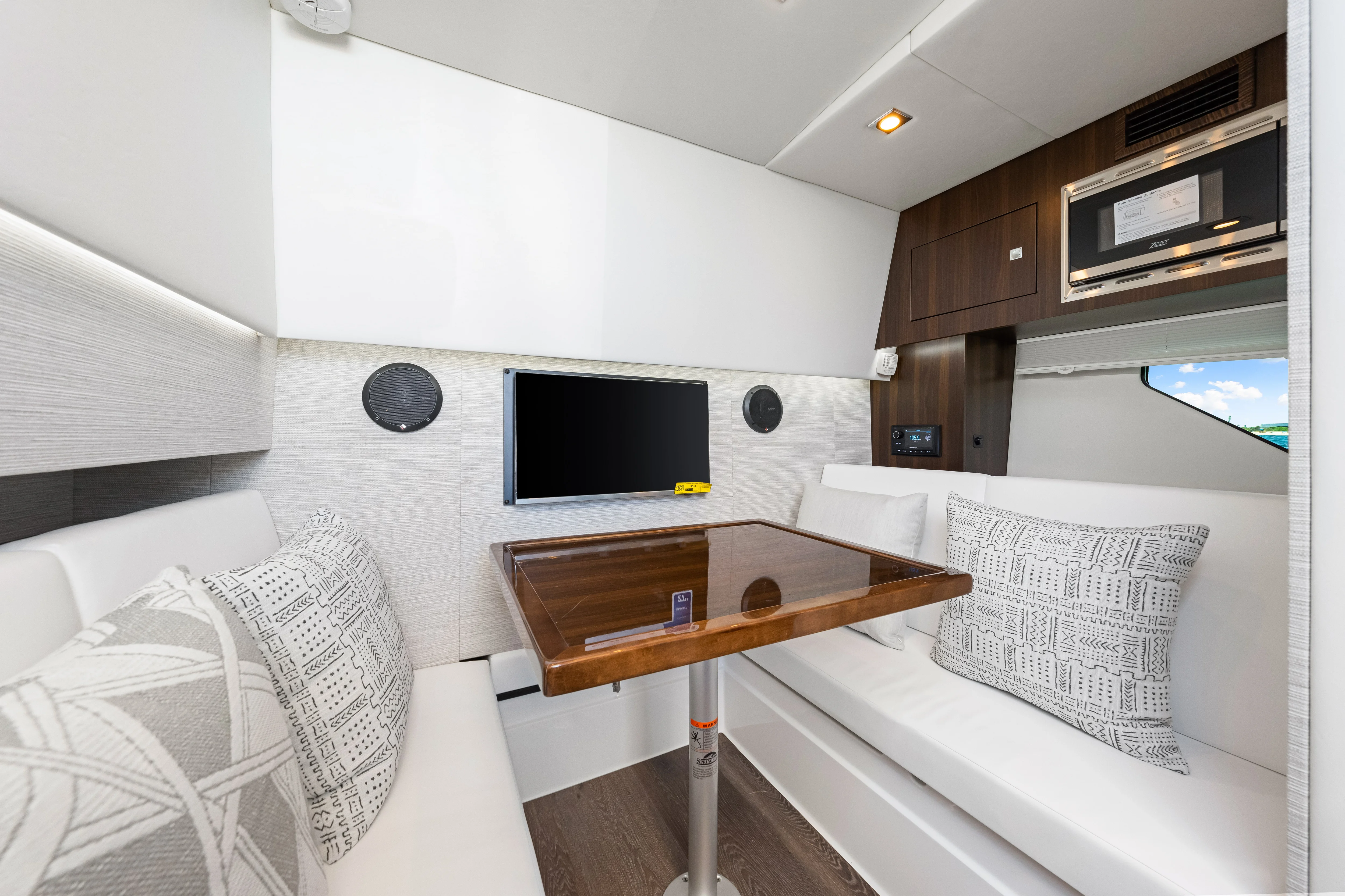 2026 Cruisers Yachts 34 GLS Outboard Image Thumbnail #35