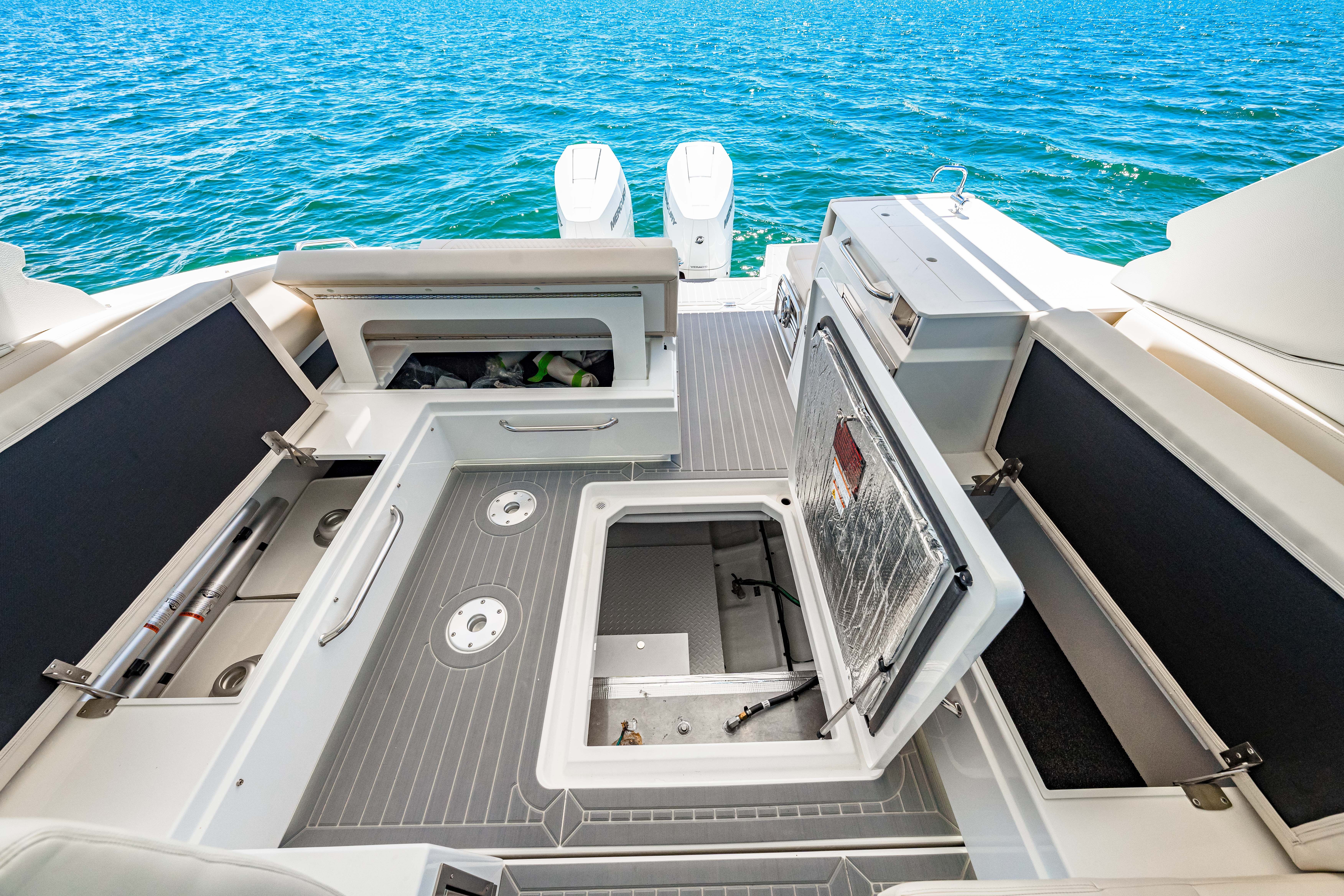 2026 Cruisers Yachts 34 GLS Outboard Image Thumbnail #40