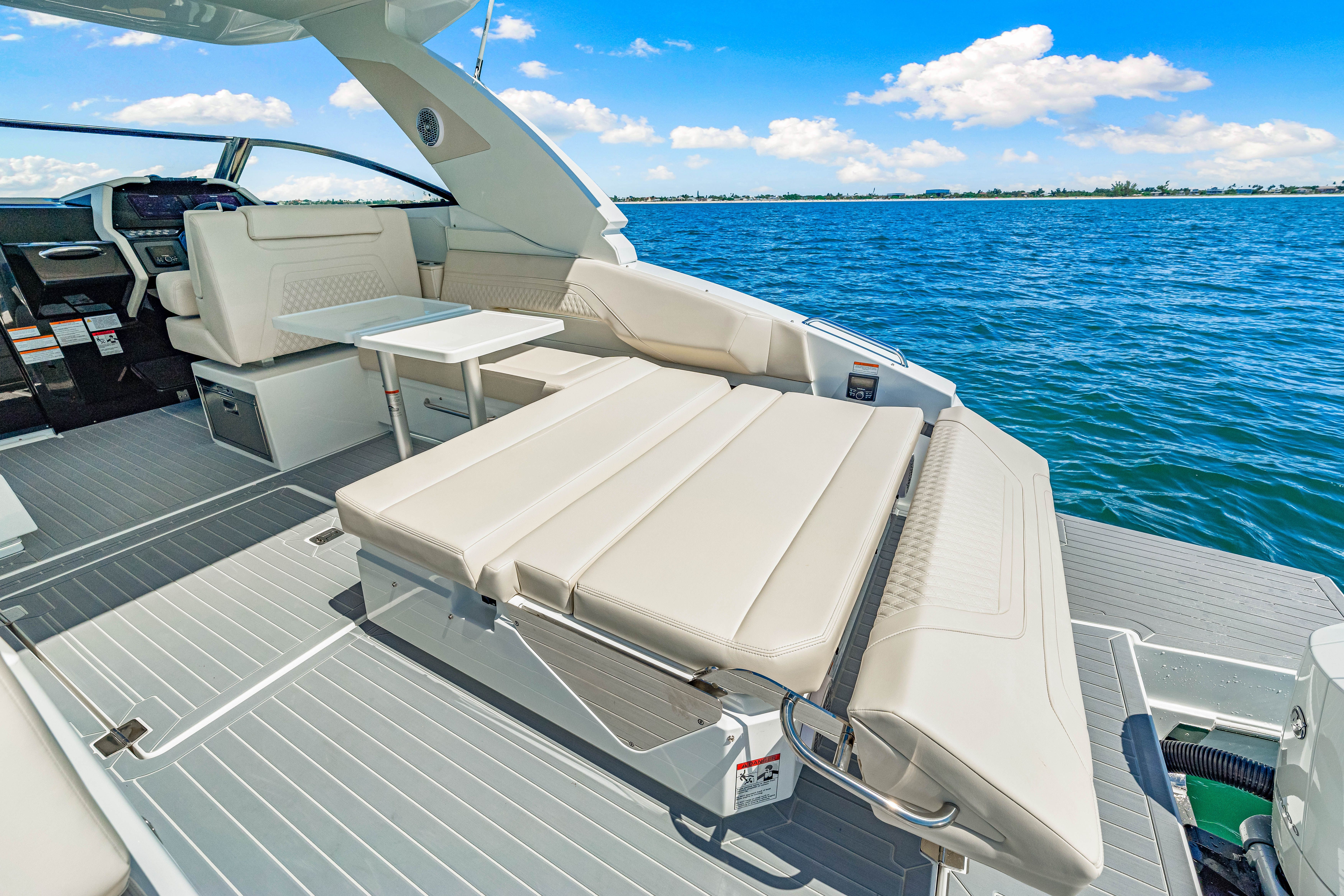 2026 Cruisers Yachts 34 GLS Outboard Image Thumbnail #19